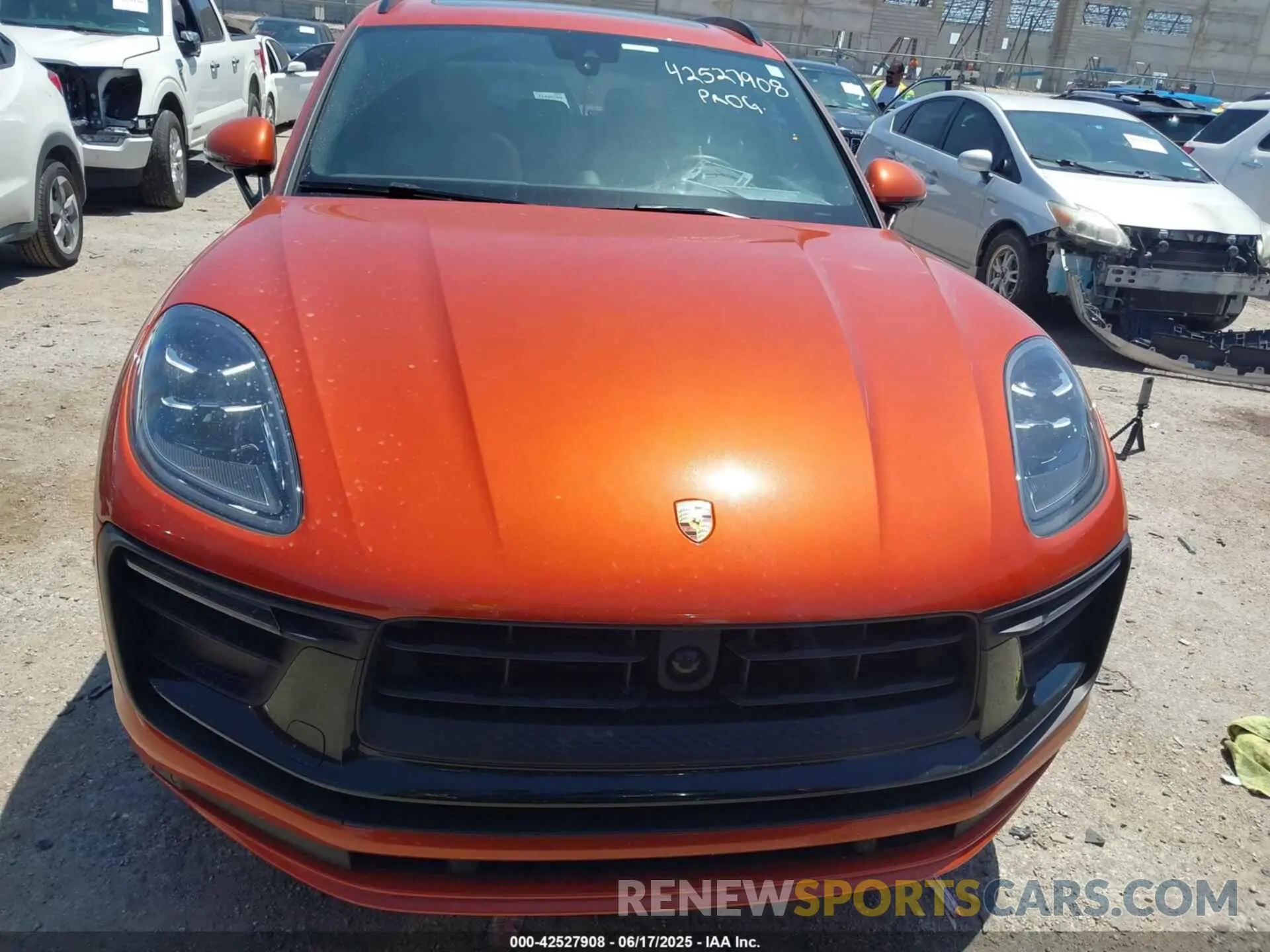 12 fotografías del automóvil dañado WP1AA2A56PLB14311 PORSCHE MACAN 2023