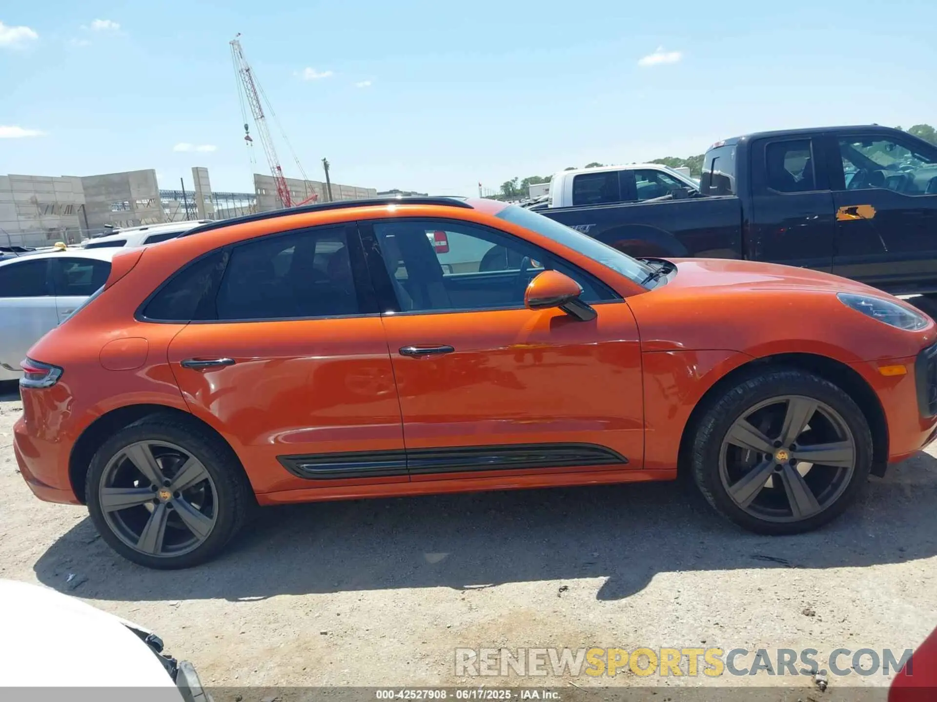 13 fotografías del automóvil dañado WP1AA2A56PLB14311 PORSCHE MACAN 2023