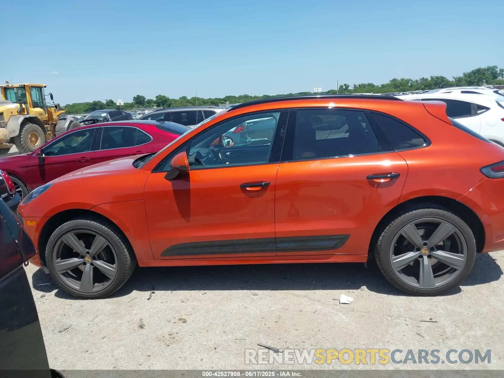 14 fotografías del automóvil dañado WP1AA2A56PLB14311 PORSCHE MACAN 2023