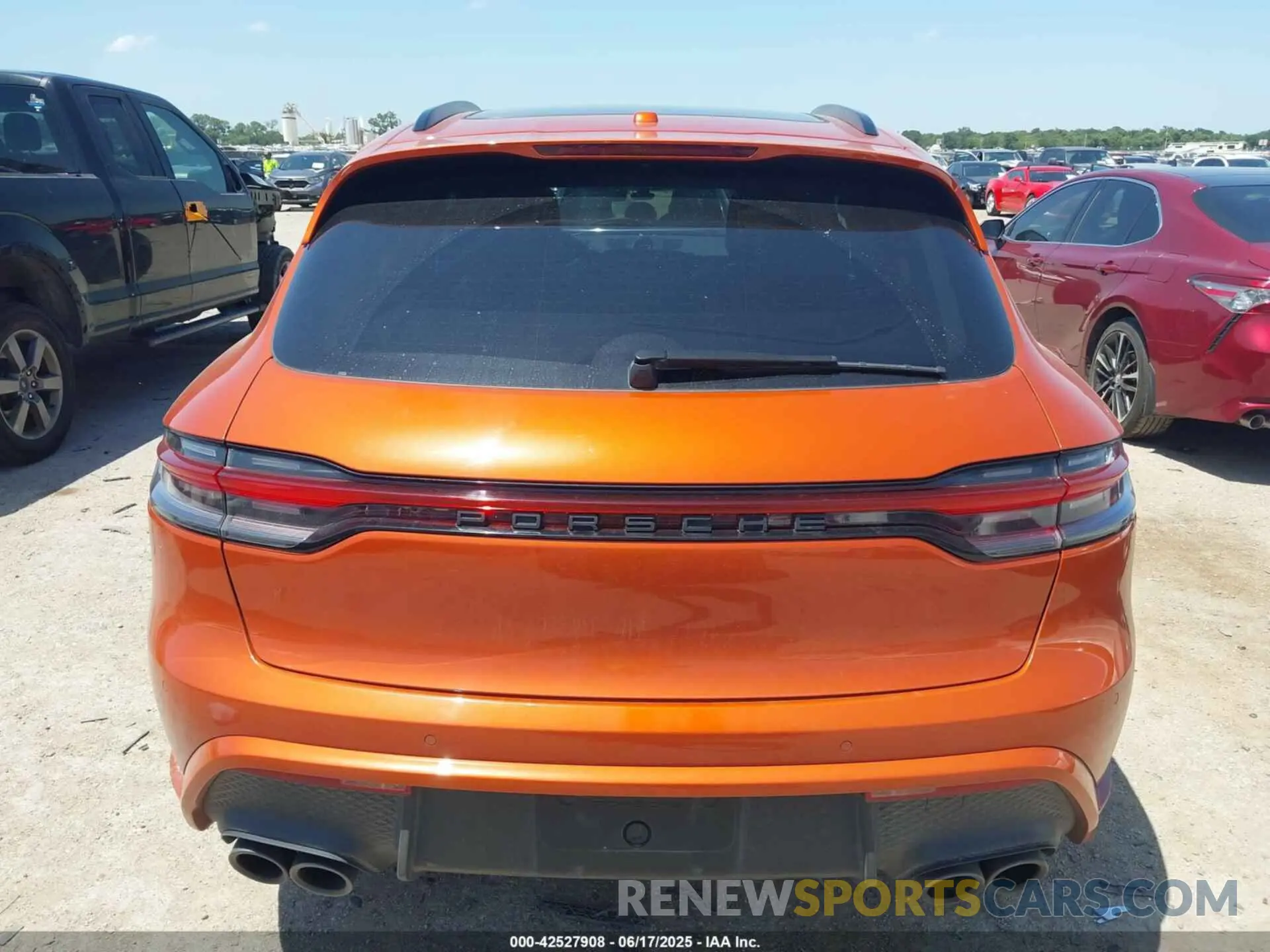 16 fotografías del automóvil dañado WP1AA2A56PLB14311 PORSCHE MACAN 2023