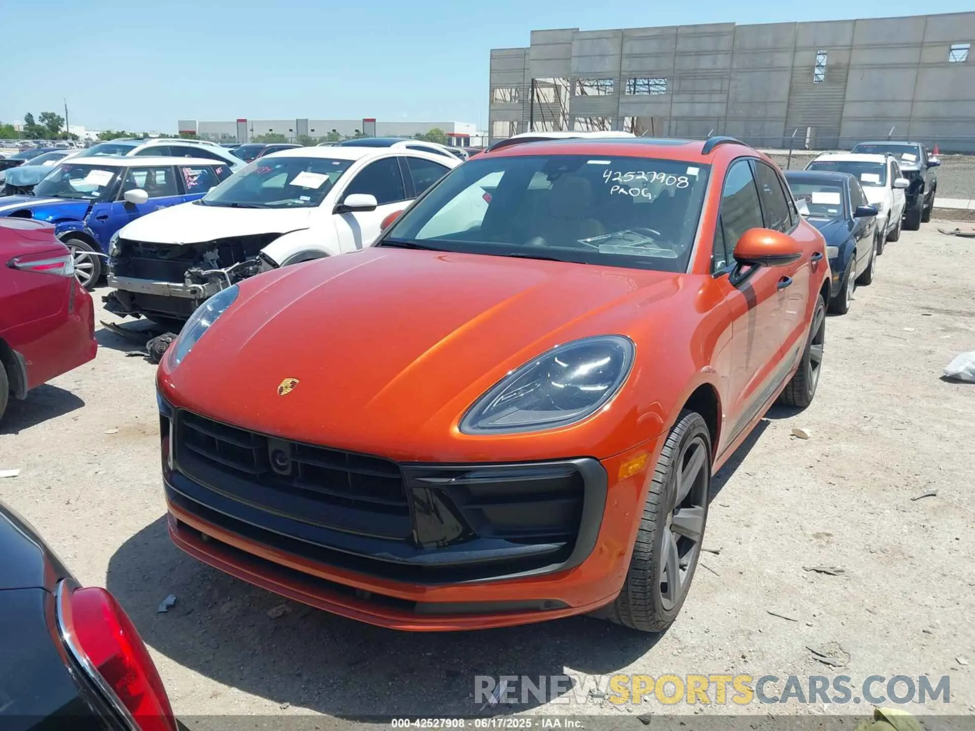 2 fotografías del automóvil dañado WP1AA2A56PLB14311 PORSCHE MACAN 2023