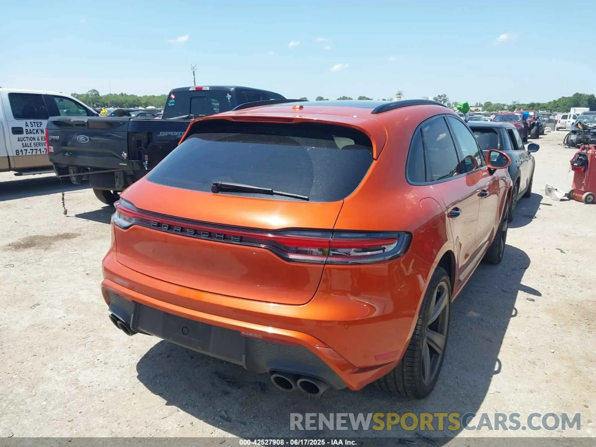 4 fotografías del automóvil dañado WP1AA2A56PLB14311 PORSCHE MACAN 2023