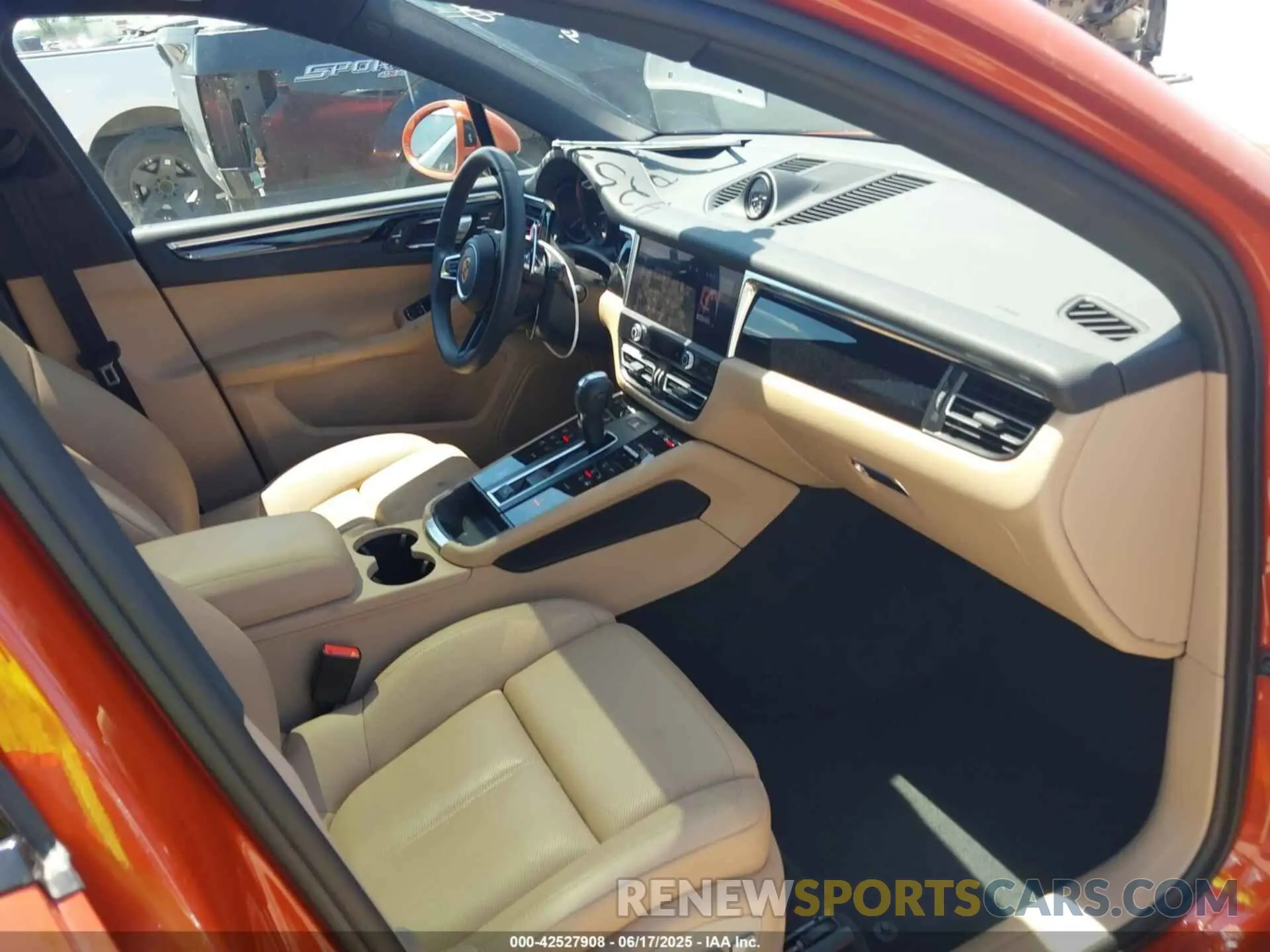 5 fotografías del automóvil dañado WP1AA2A56PLB14311 PORSCHE MACAN 2023