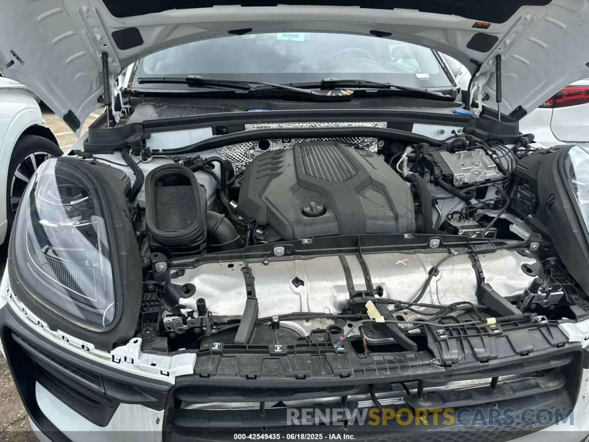 10 fotografías del automóvil dañado WP1AA2A56PLB15488 PORSCHE MACAN 2023
