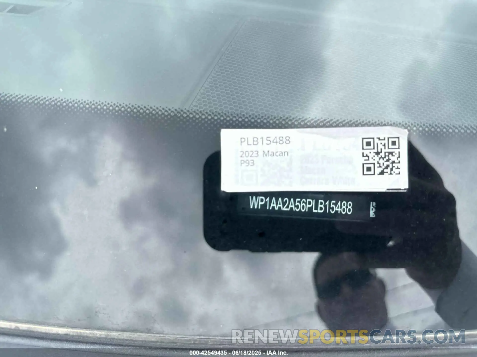 12 fotografías del automóvil dañado WP1AA2A56PLB15488 PORSCHE MACAN 2023