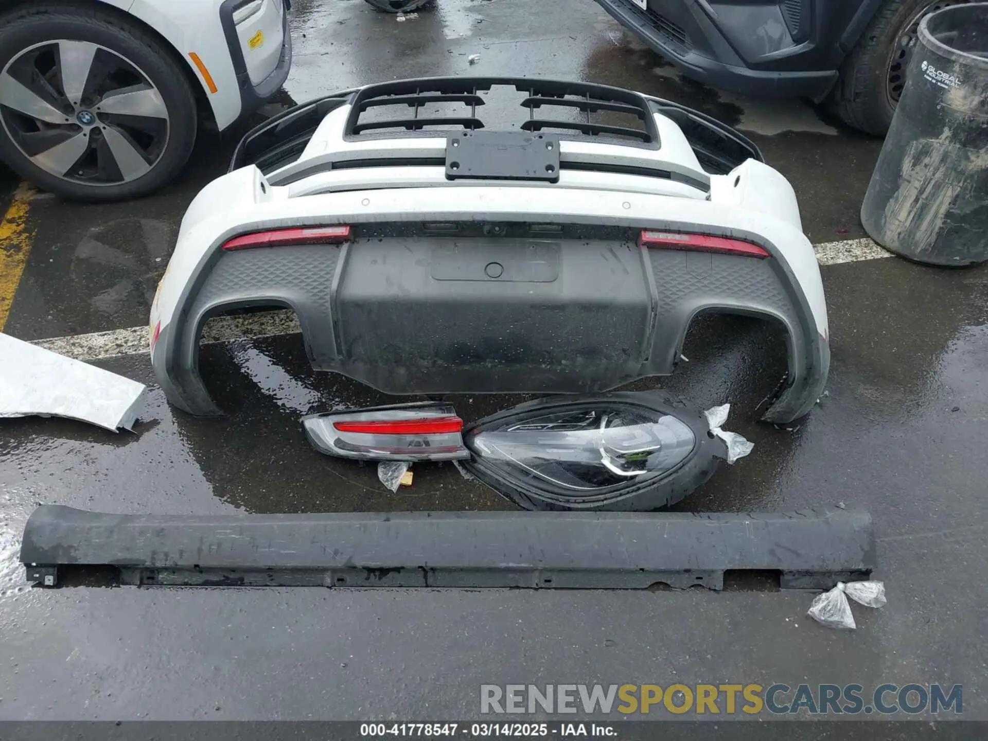 11 fotografías del automóvil dañado WP1AA2A56PLB17385 PORSCHE MACAN 2023