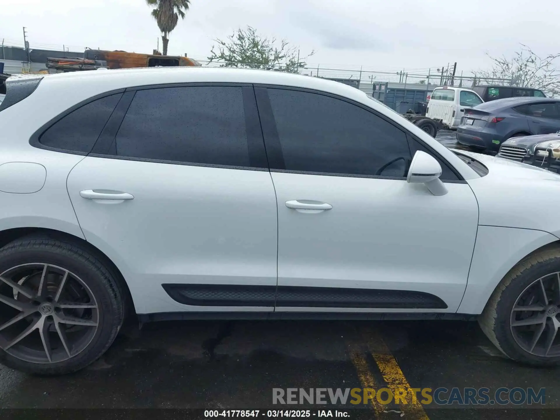 13 fotografías del automóvil dañado WP1AA2A56PLB17385 PORSCHE MACAN 2023
