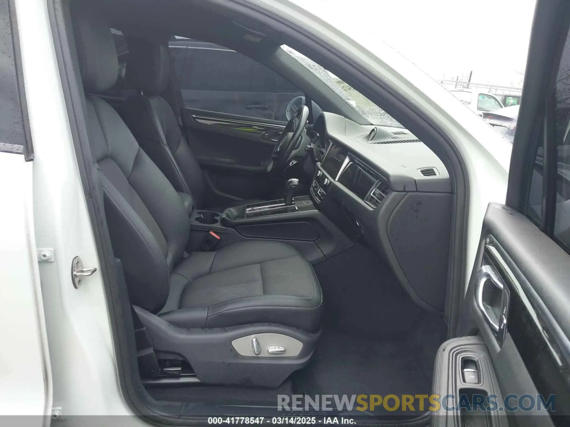 5 fotografías del automóvil dañado WP1AA2A56PLB17385 PORSCHE MACAN 2023