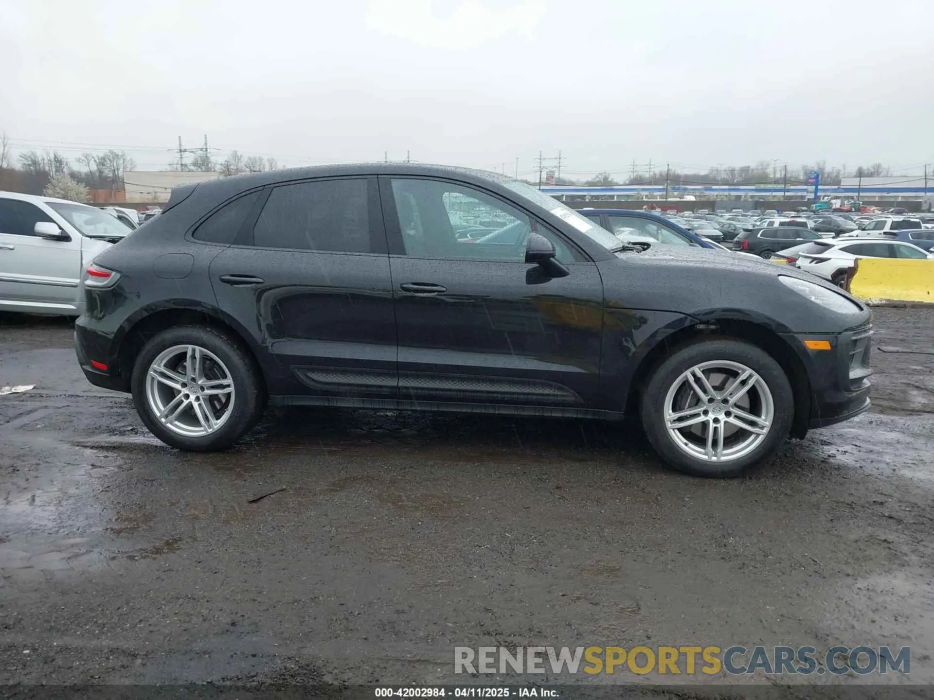 13 fotografías del automóvil dañado WP1AA2A56PLB18326 PORSCHE MACAN 2023