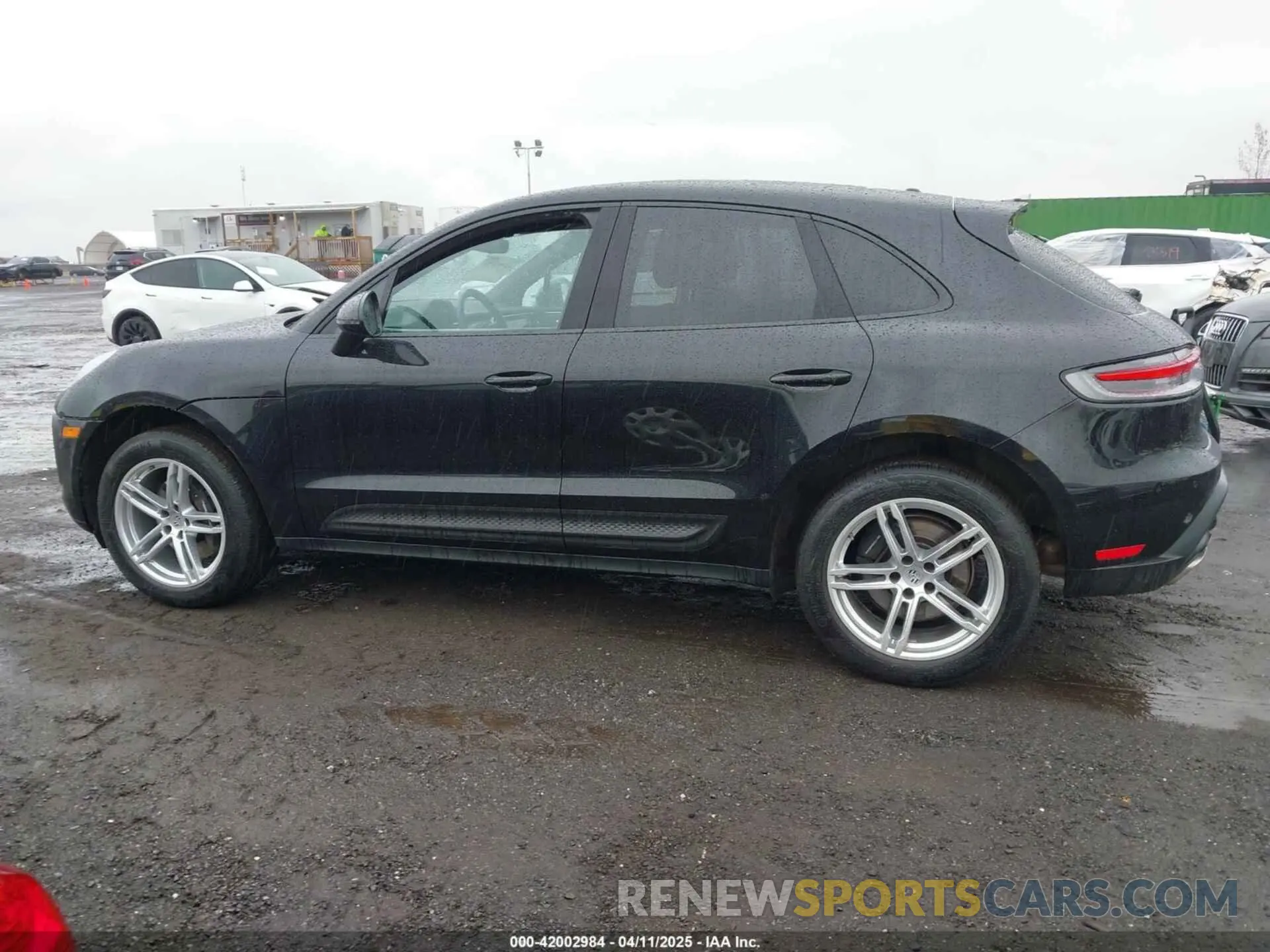 14 fotografías del automóvil dañado WP1AA2A56PLB18326 PORSCHE MACAN 2023