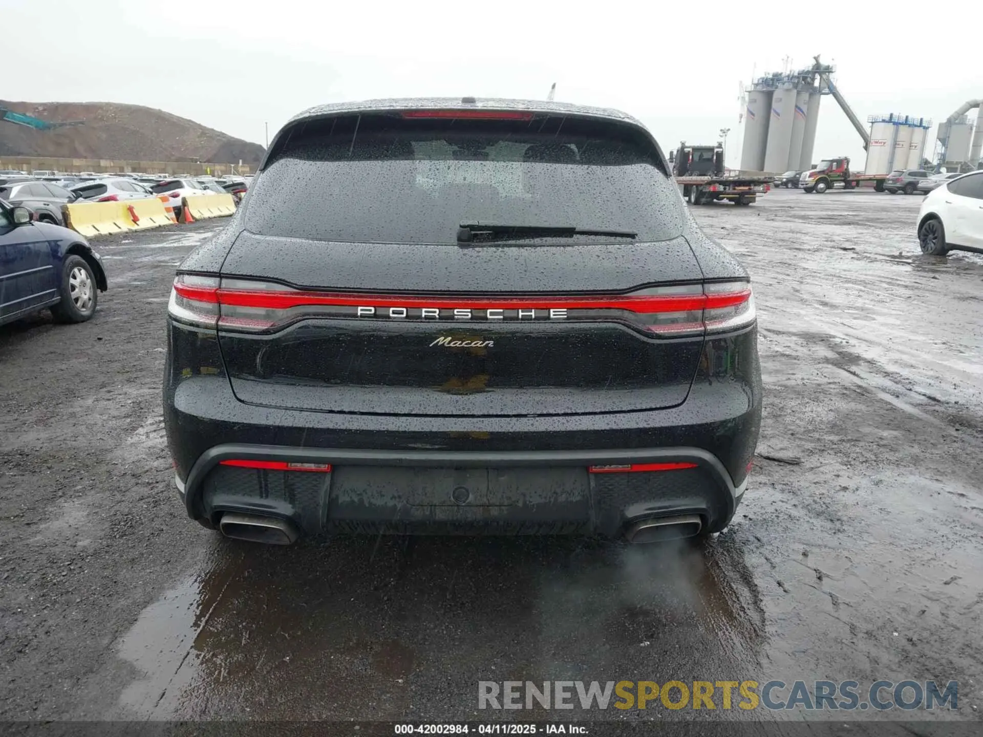 16 fotografías del automóvil dañado WP1AA2A56PLB18326 PORSCHE MACAN 2023