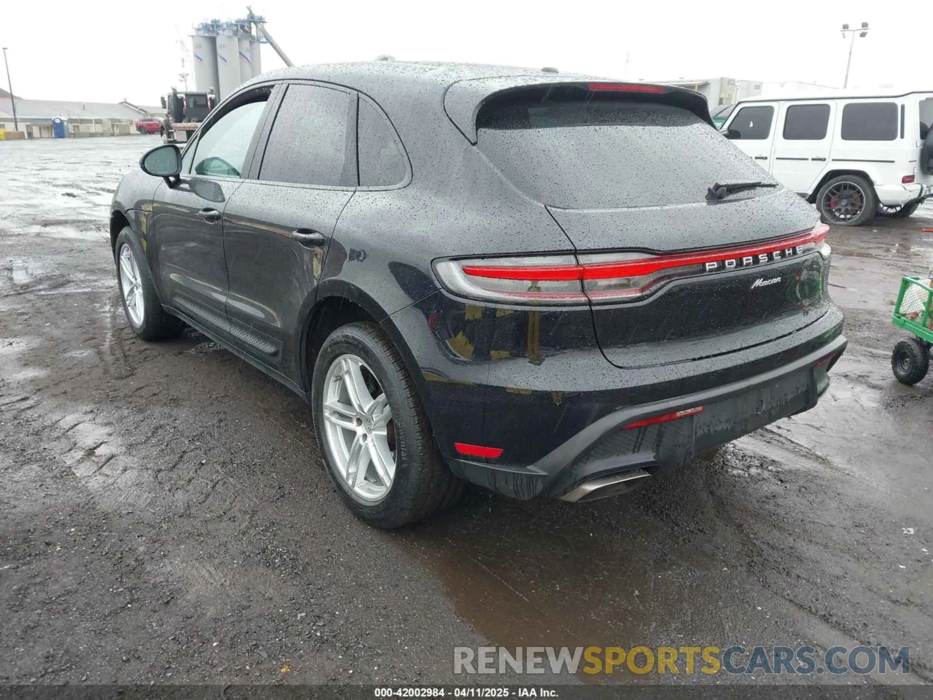 3 fotografías del automóvil dañado WP1AA2A56PLB18326 PORSCHE MACAN 2023