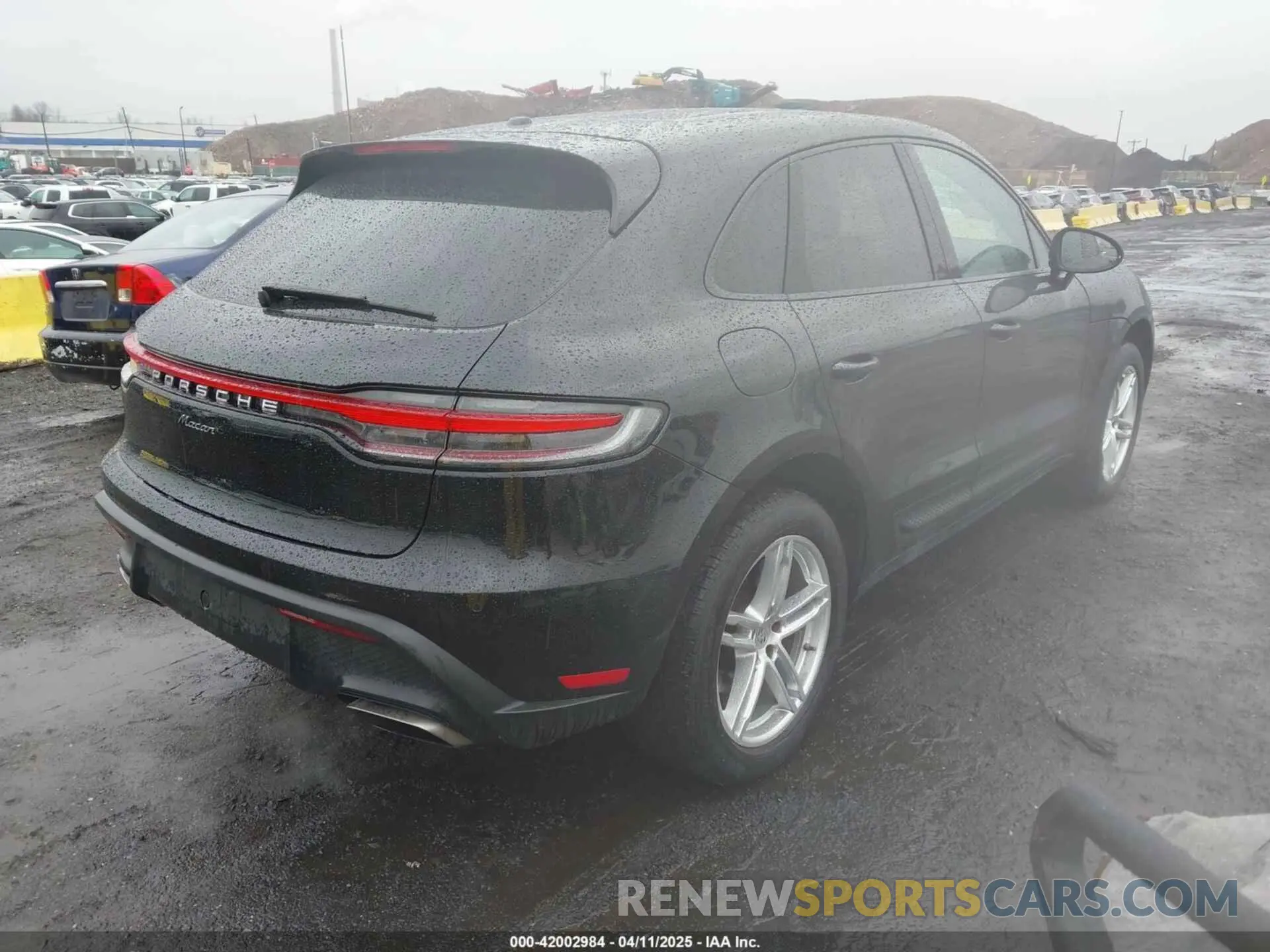 4 fotografías del automóvil dañado WP1AA2A56PLB18326 PORSCHE MACAN 2023
