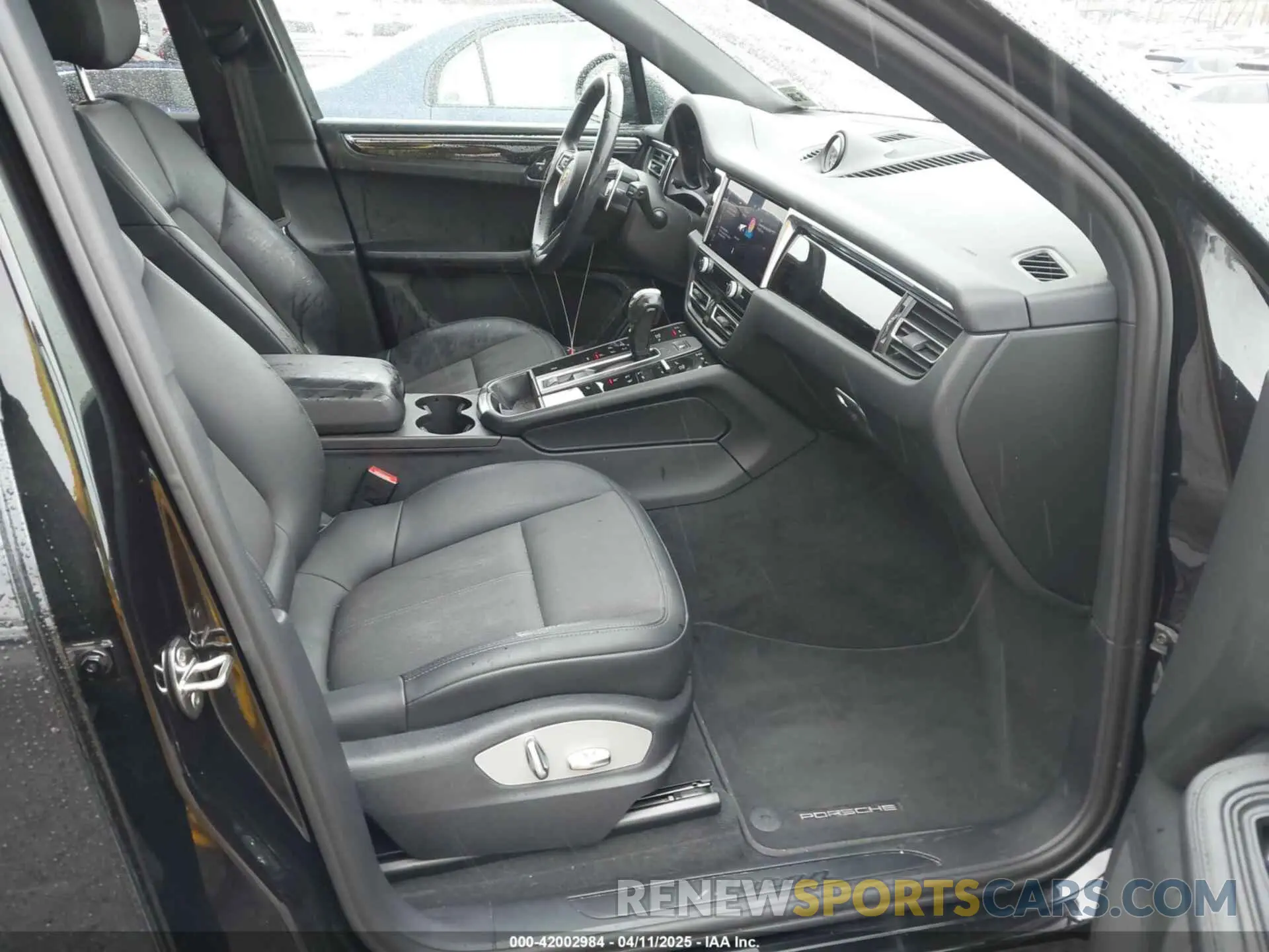 5 fotografías del automóvil dañado WP1AA2A56PLB18326 PORSCHE MACAN 2023