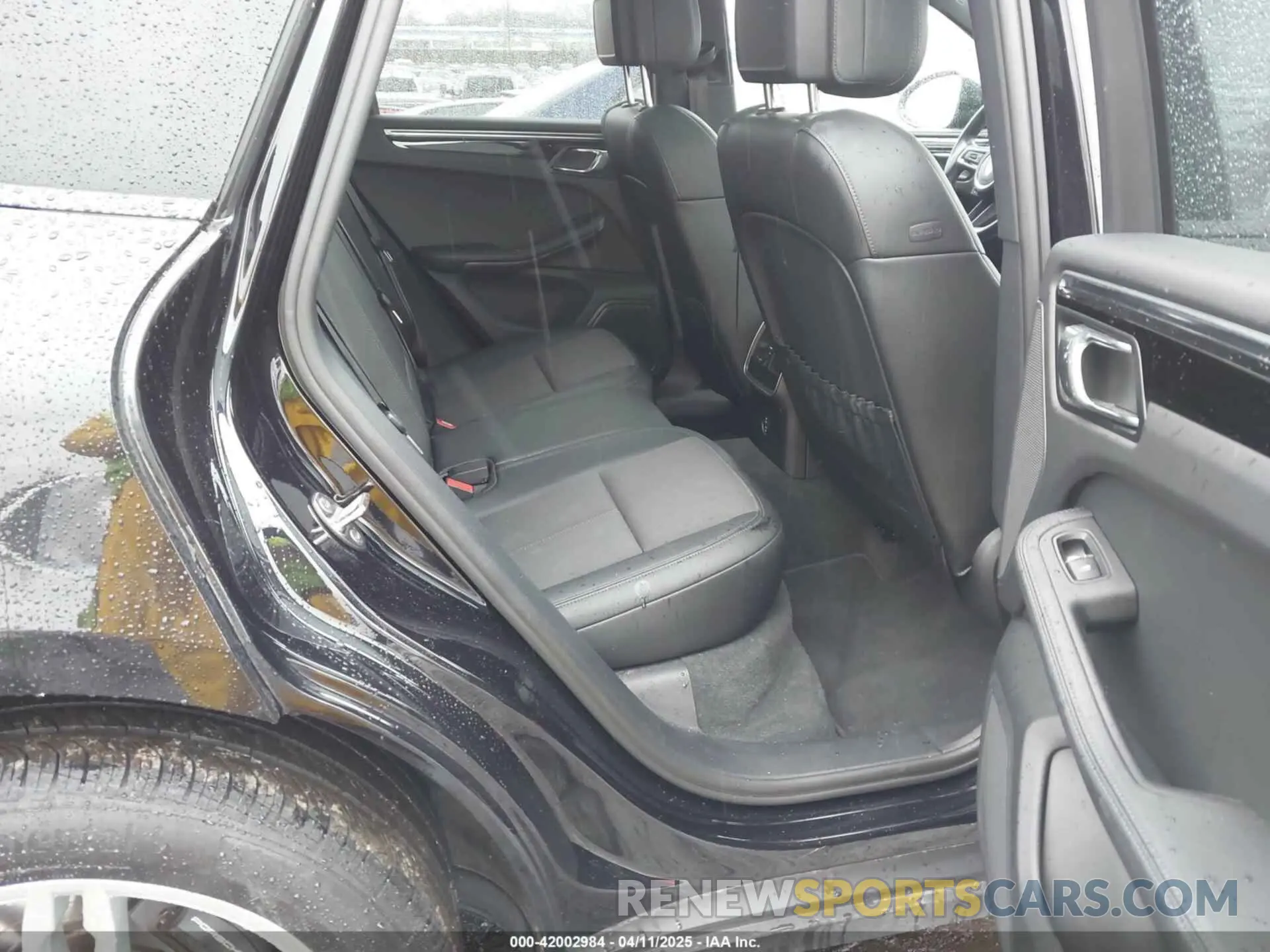8 fotografías del automóvil dañado WP1AA2A56PLB18326 PORSCHE MACAN 2023