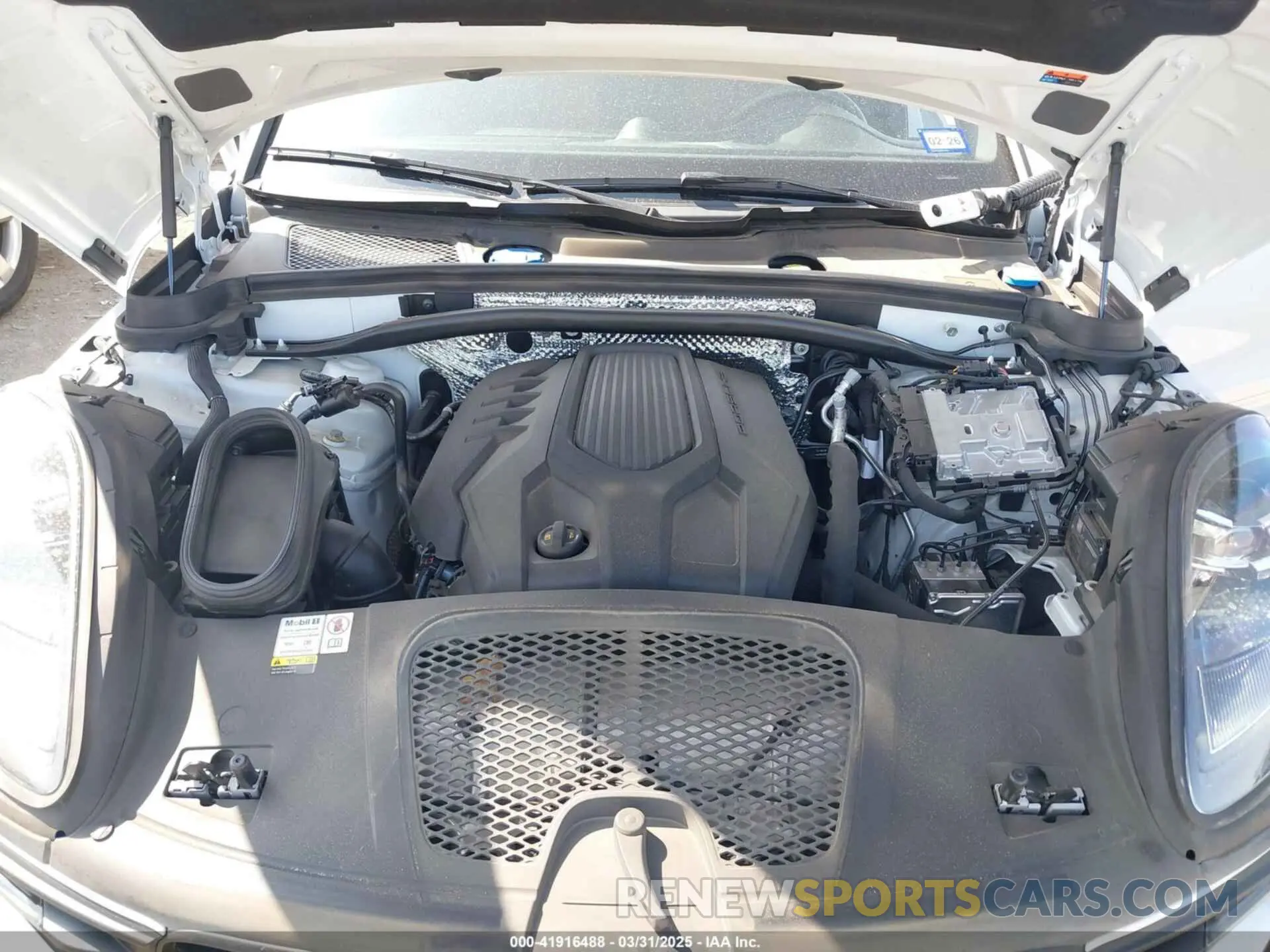 10 fotografías del automóvil dañado WP1AA2A57PLB21266 PORSCHE MACAN 2023
