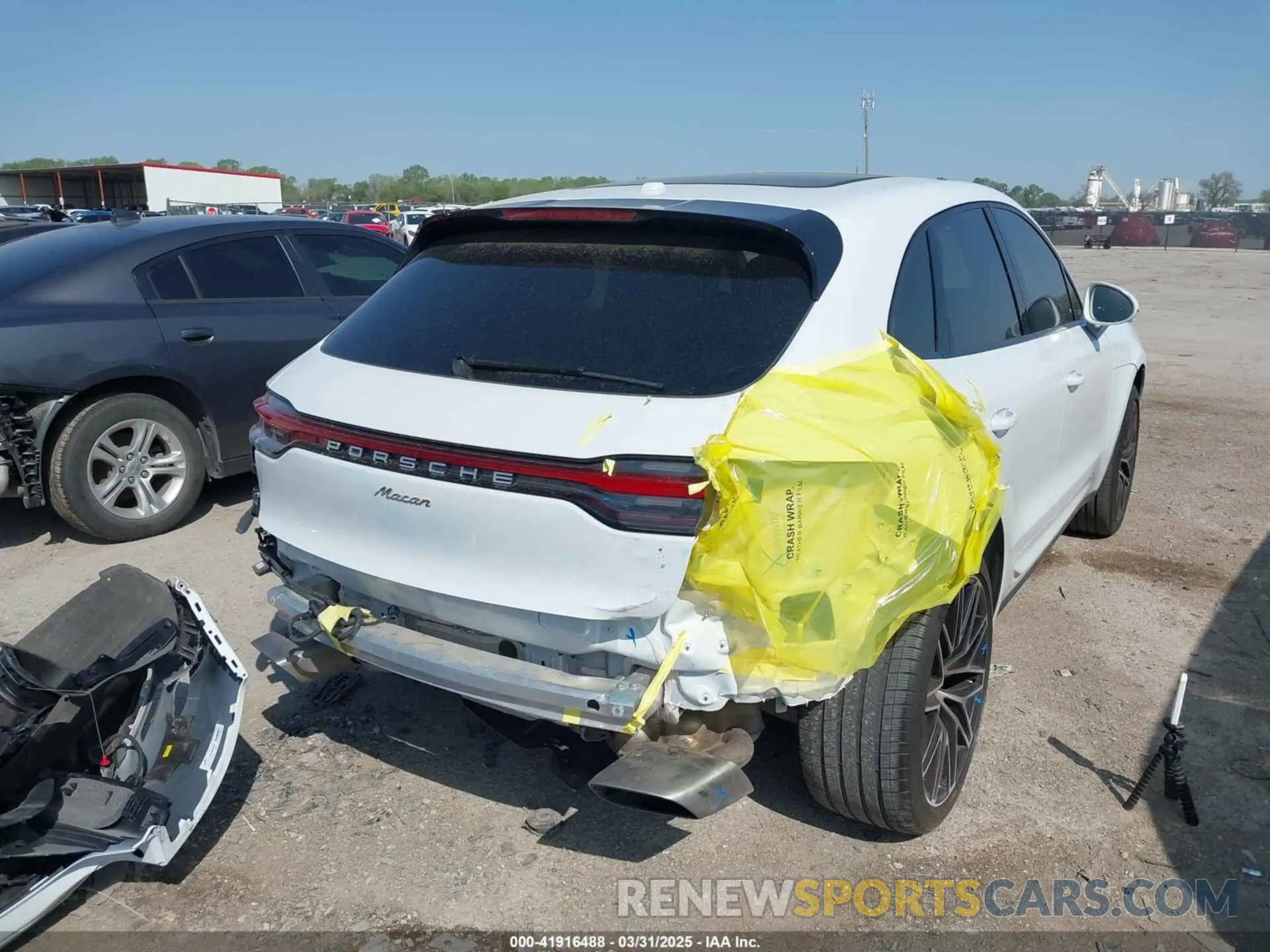 4 fotografías del automóvil dañado WP1AA2A57PLB21266 PORSCHE MACAN 2023