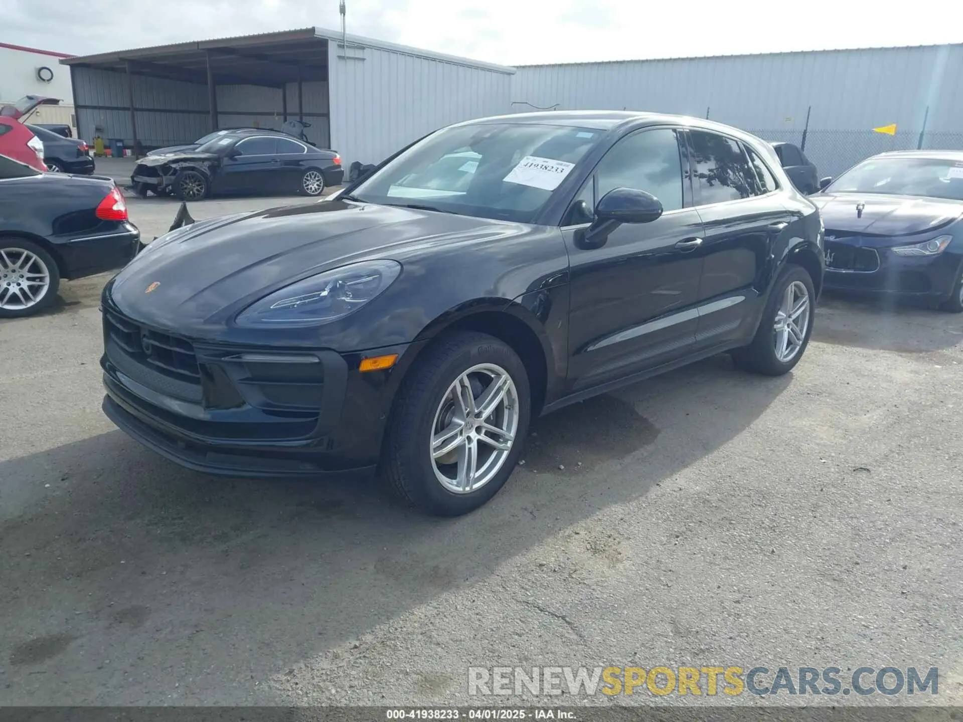 2 fotografías del automóvil dañado WP1AA2A58PLB16724 PORSCHE MACAN 2023