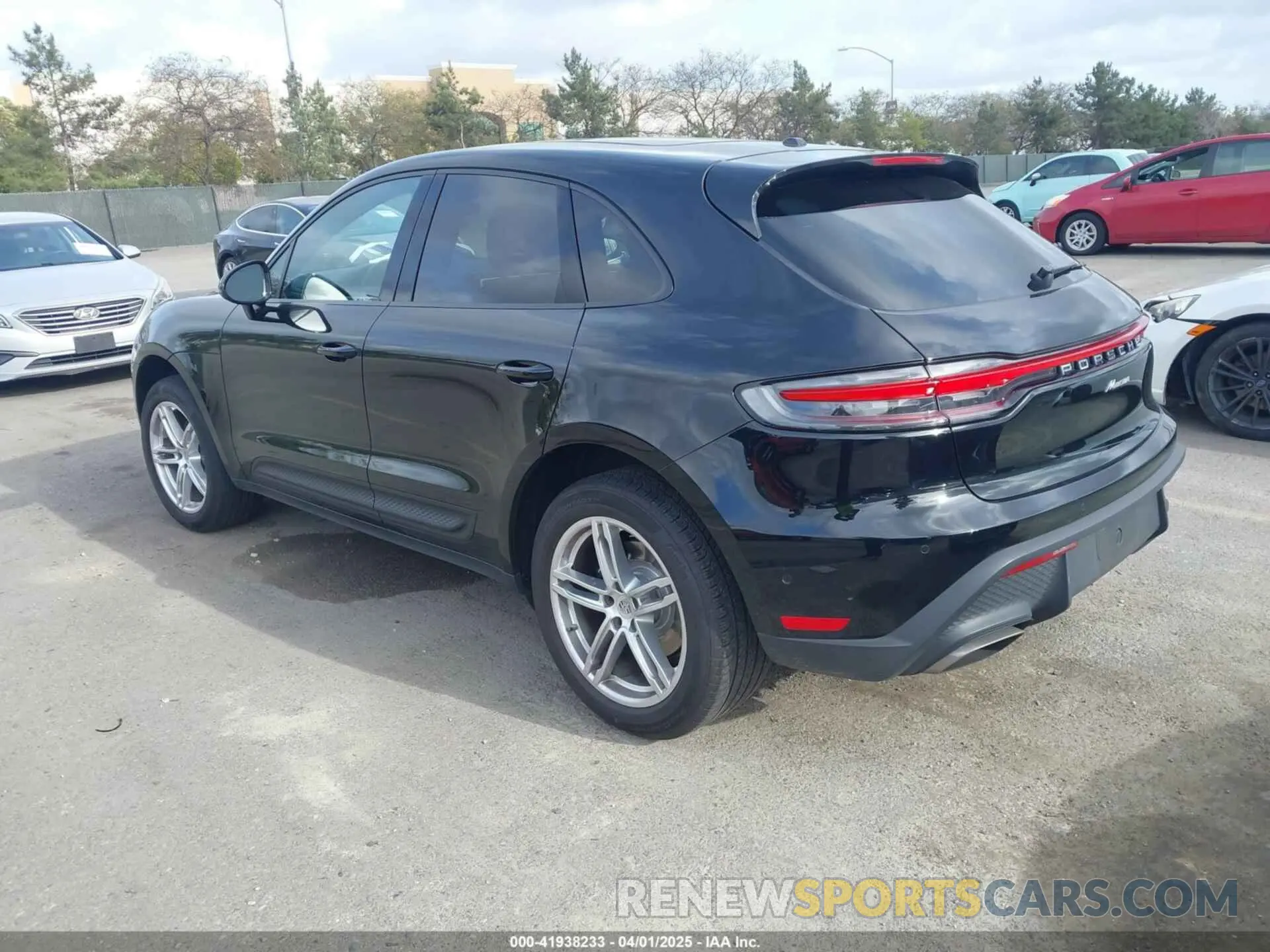 3 fotografías del automóvil dañado WP1AA2A58PLB16724 PORSCHE MACAN 2023