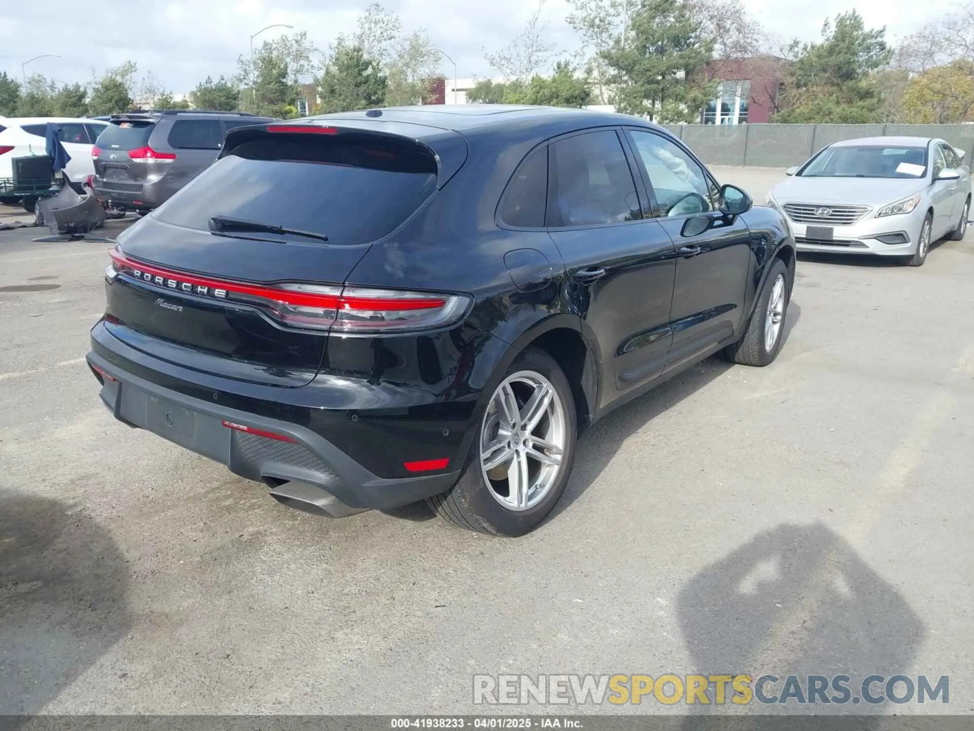 4 fotografías del automóvil dañado WP1AA2A58PLB16724 PORSCHE MACAN 2023