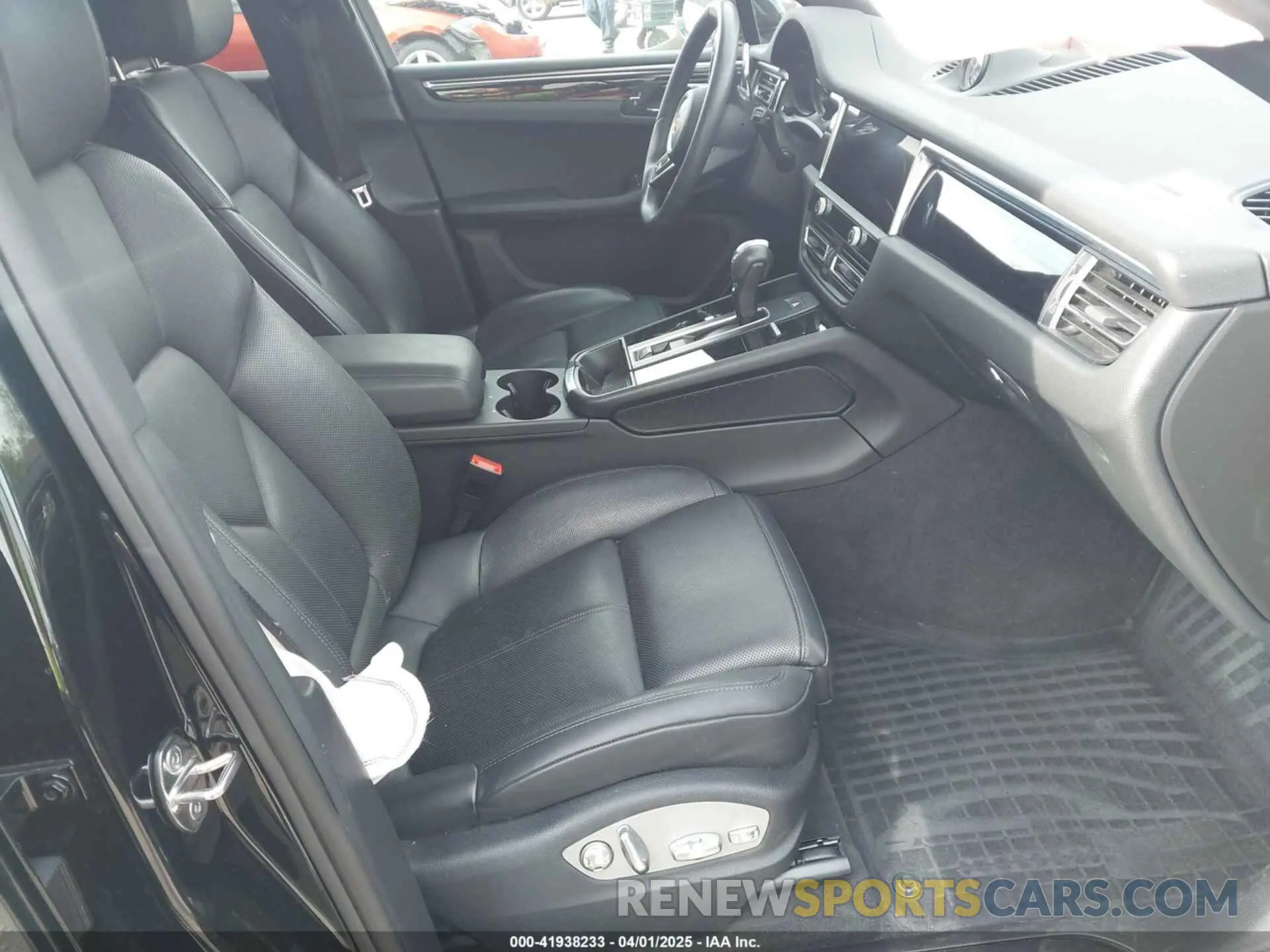 5 fotografías del automóvil dañado WP1AA2A58PLB16724 PORSCHE MACAN 2023