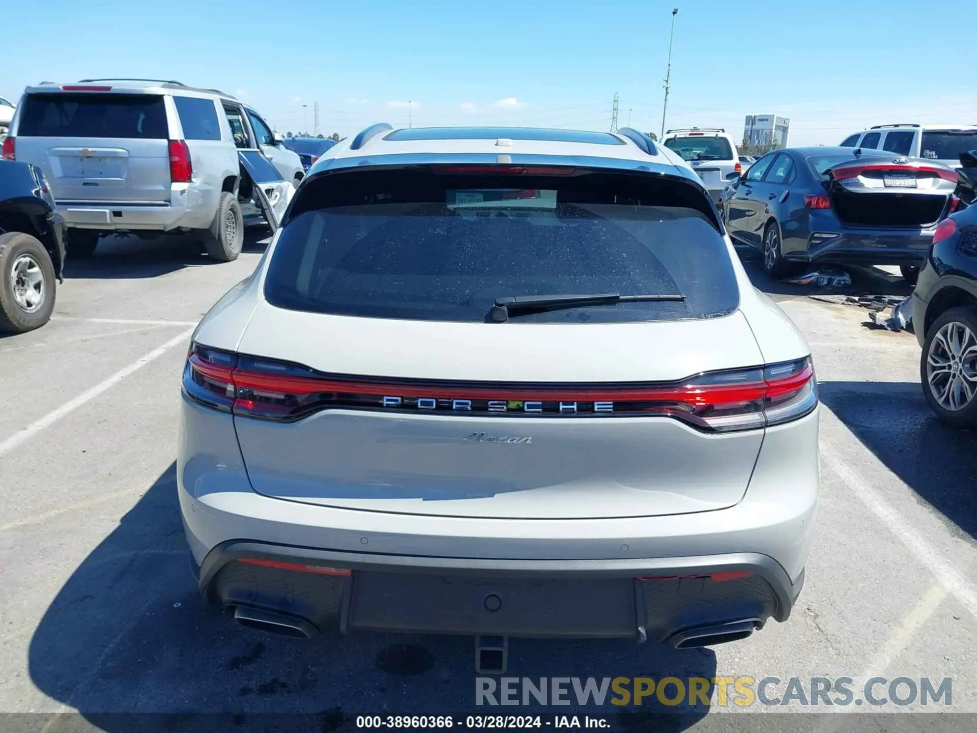 16 fotografías del automóvil dañado WP1AA2A59PLB06851 PORSCHE MACAN 2023