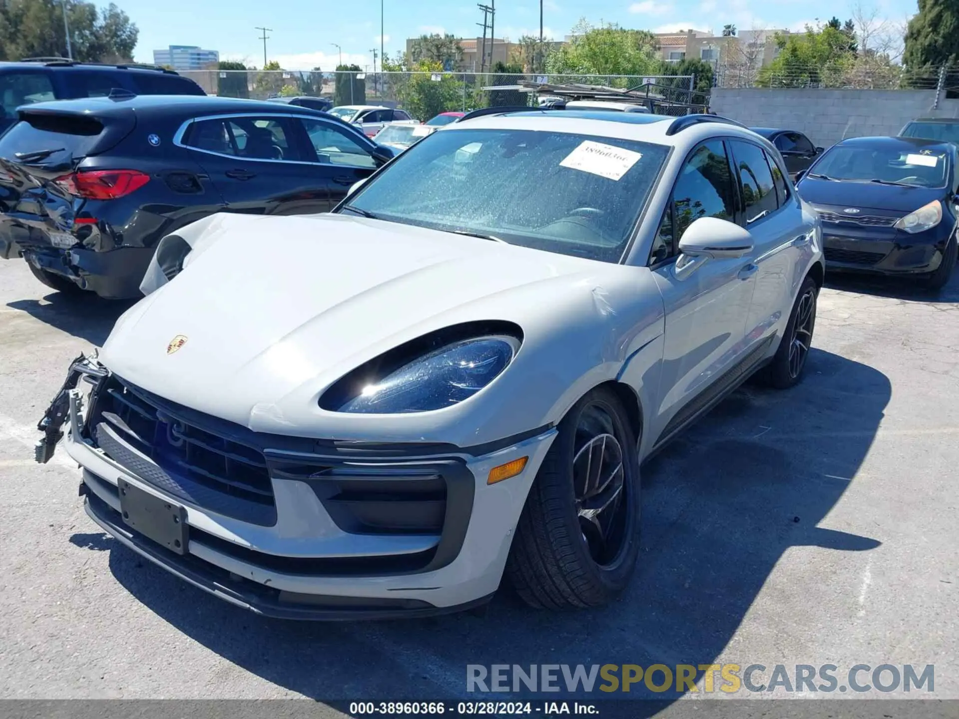 2 fotografías del automóvil dañado WP1AA2A59PLB06851 PORSCHE MACAN 2023