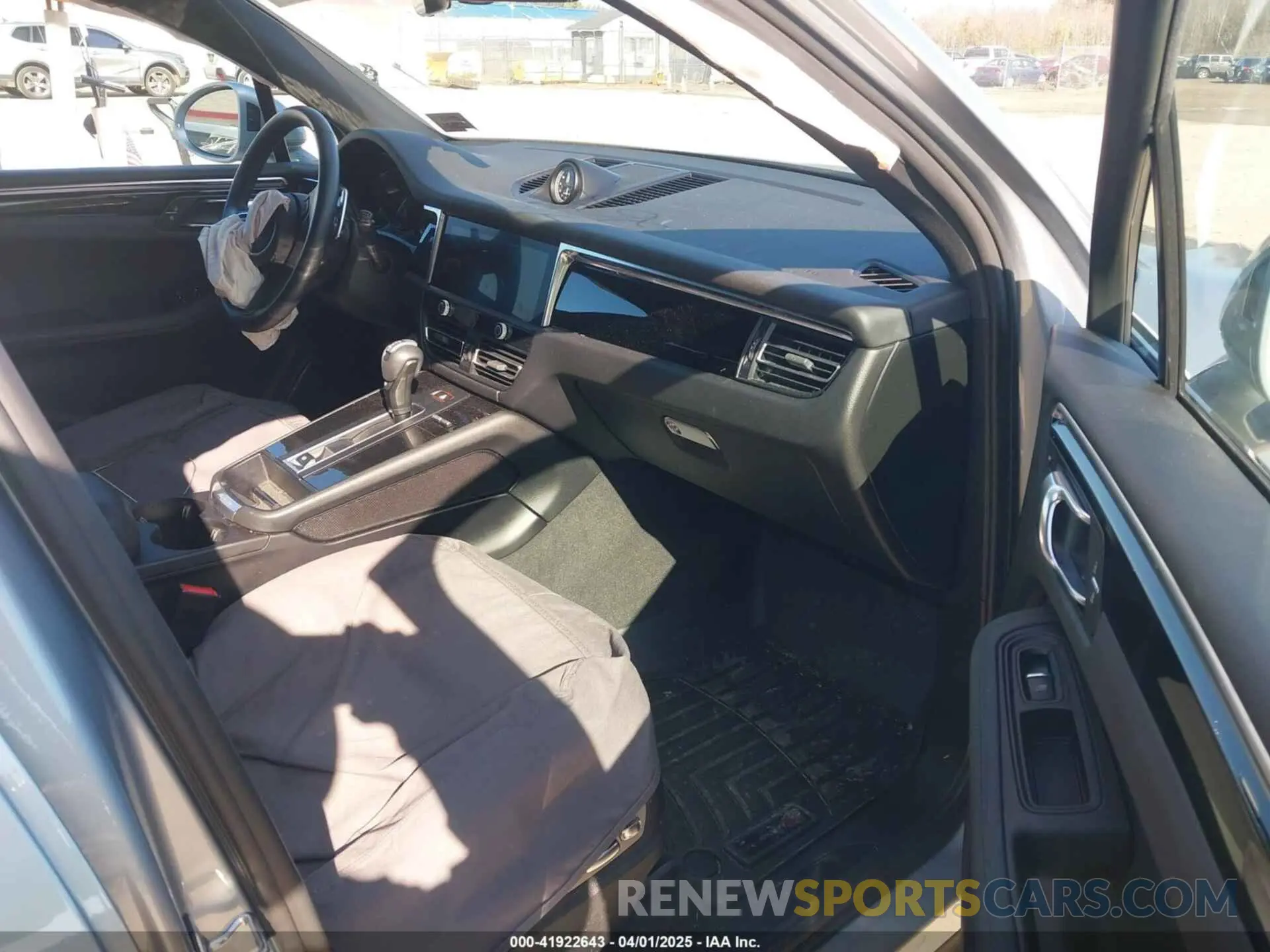 5 fotografías del automóvil dañado WP1AA2A59PLB15307 PORSCHE MACAN 2023