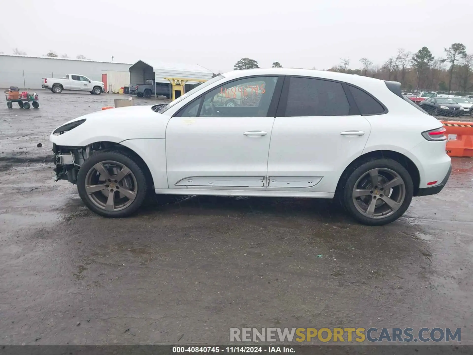 14 fotografías del automóvil dañado WP1AA2A59PLB18305 PORSCHE MACAN 2023