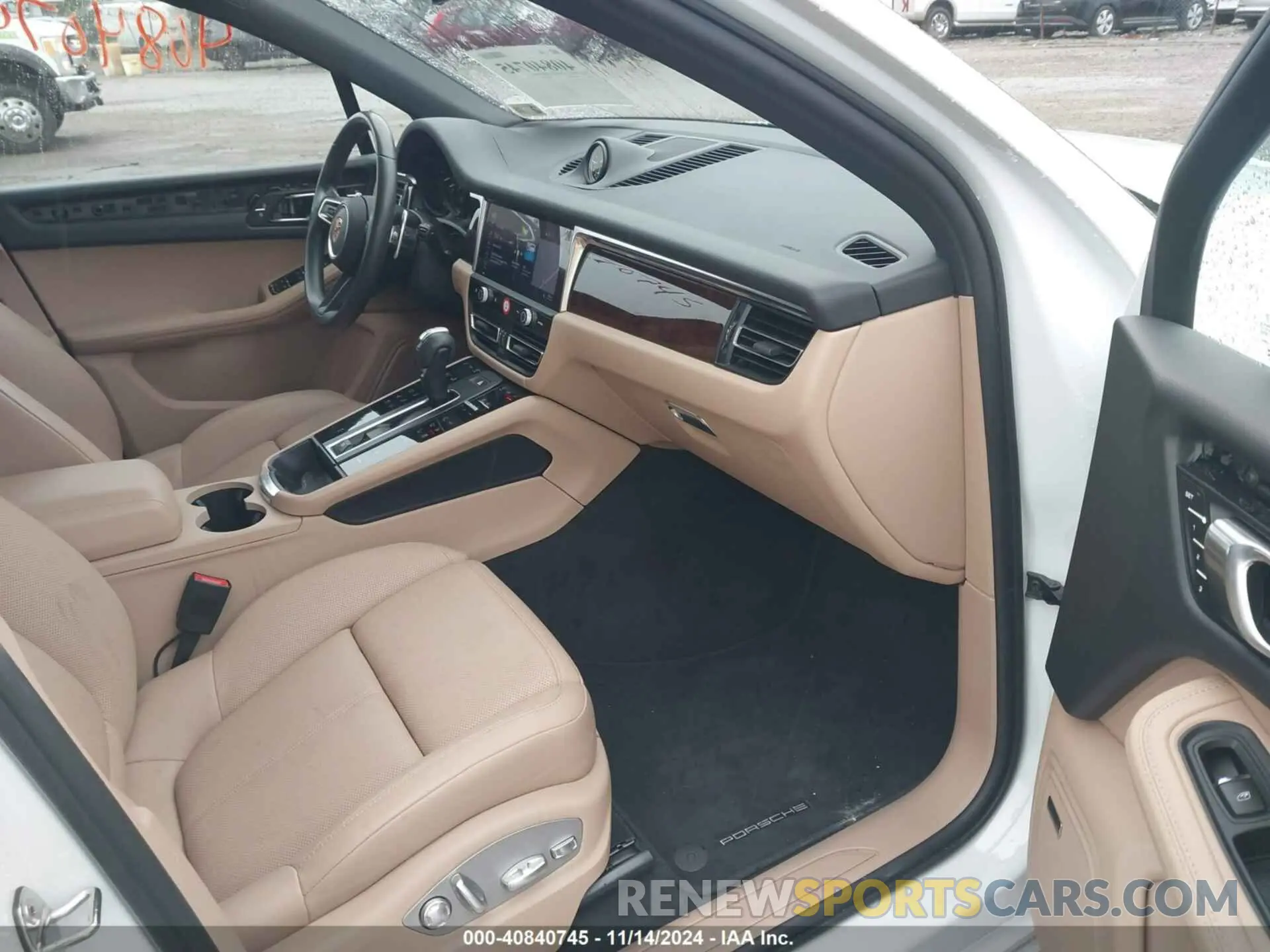 5 fotografías del automóvil dañado WP1AA2A59PLB18305 PORSCHE MACAN 2023
