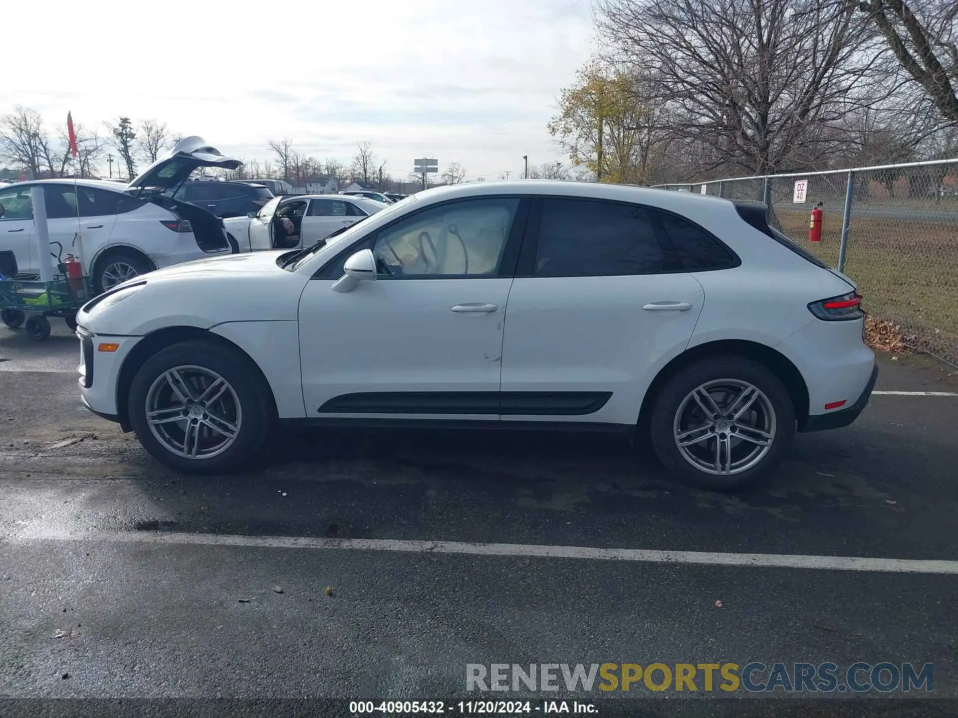 14 fotografías del automóvil dañado WP1AA2A5XPLB13999 PORSCHE MACAN 2023