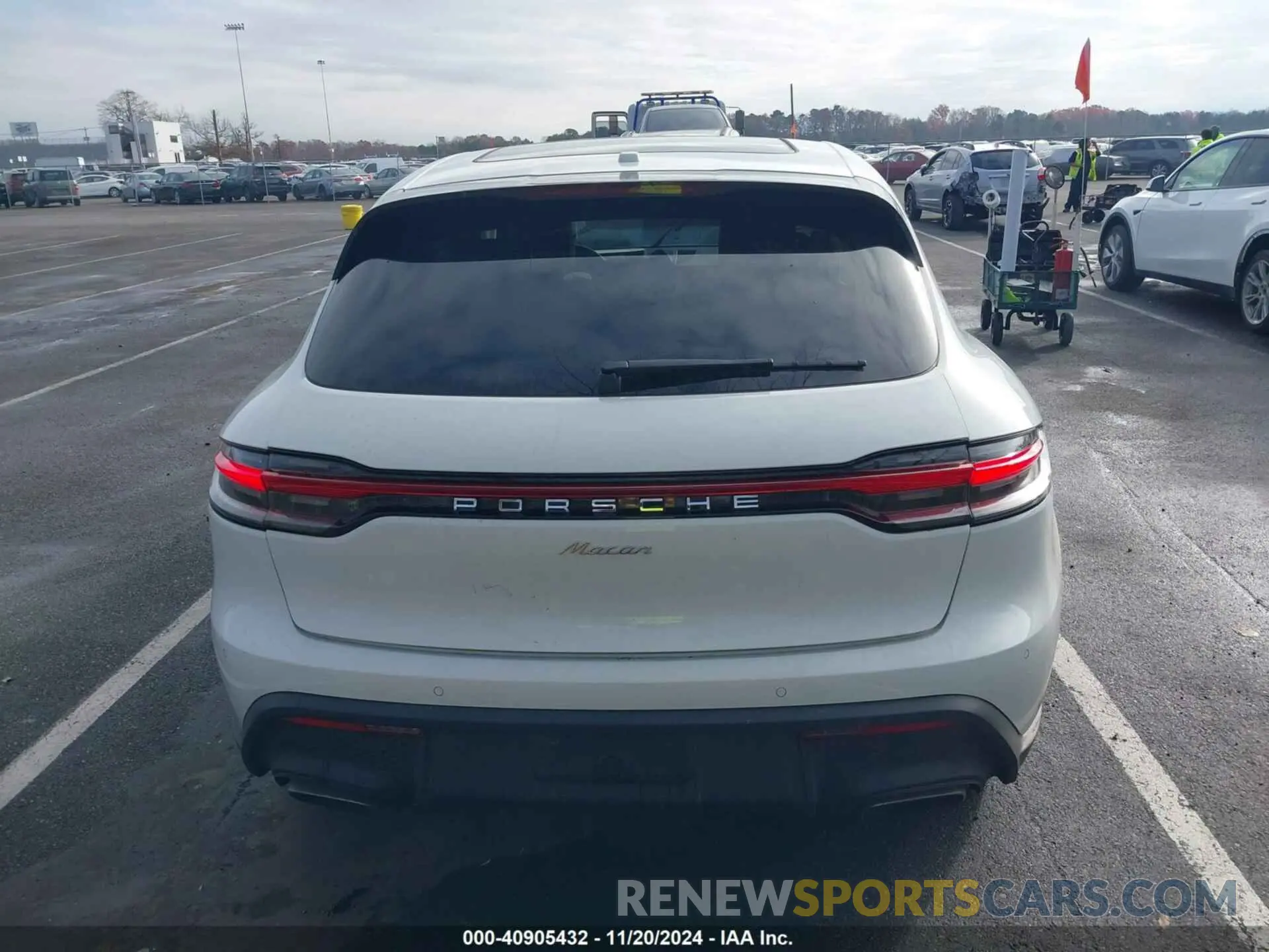 16 fotografías del automóvil dañado WP1AA2A5XPLB13999 PORSCHE MACAN 2023