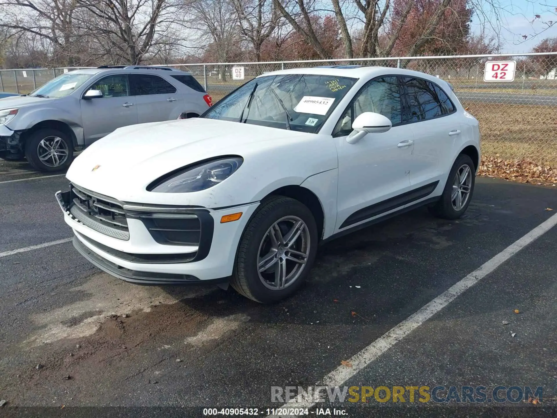 2 fotografías del automóvil dañado WP1AA2A5XPLB13999 PORSCHE MACAN 2023