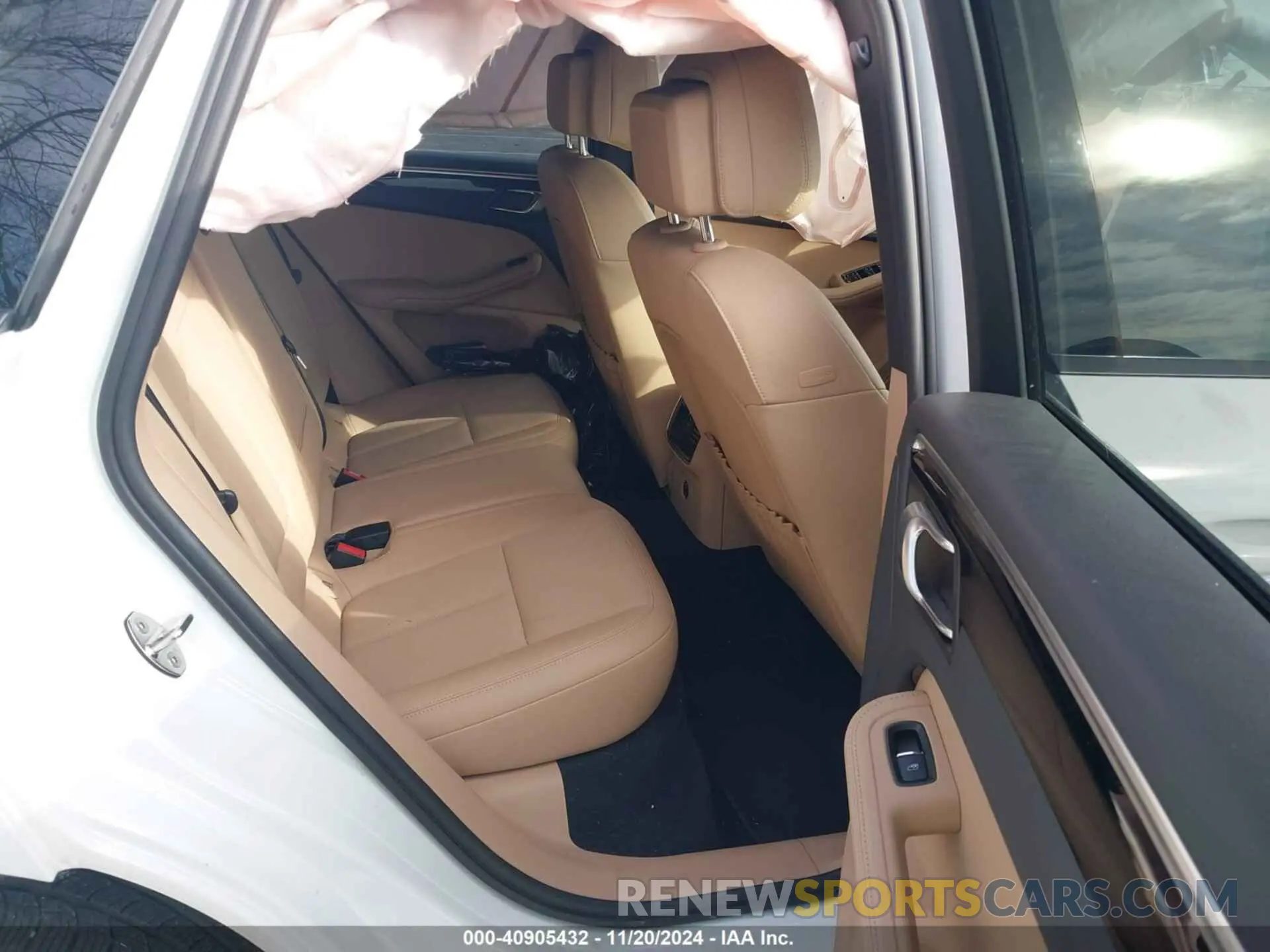 8 fotografías del automóvil dañado WP1AA2A5XPLB13999 PORSCHE MACAN 2023