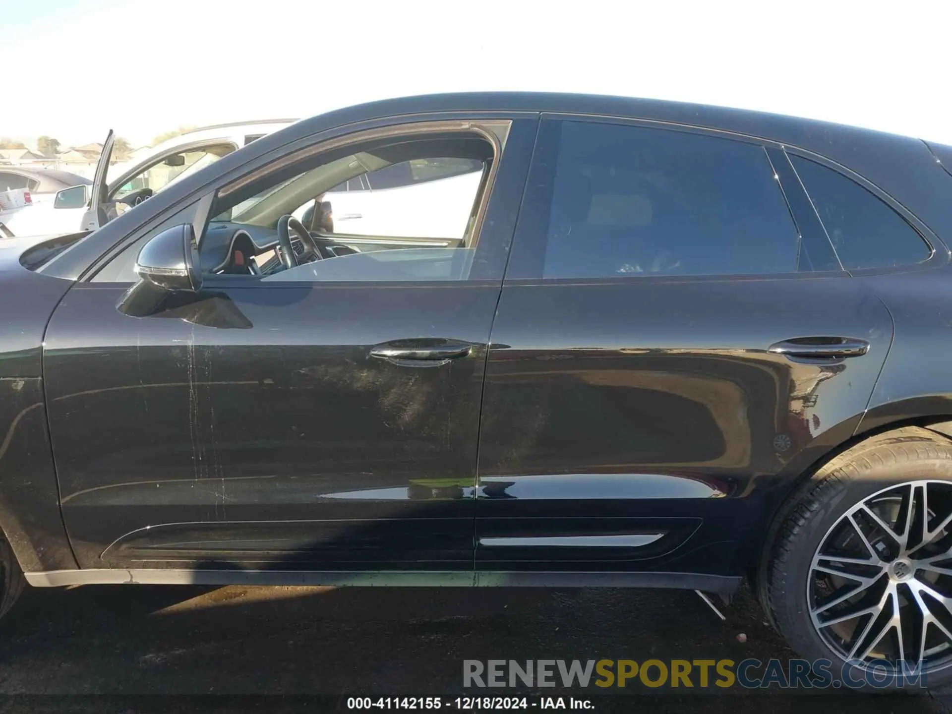 14 fotografías del automóvil dañado WP1AA2A5XPLB15591 PORSCHE MACAN 2023