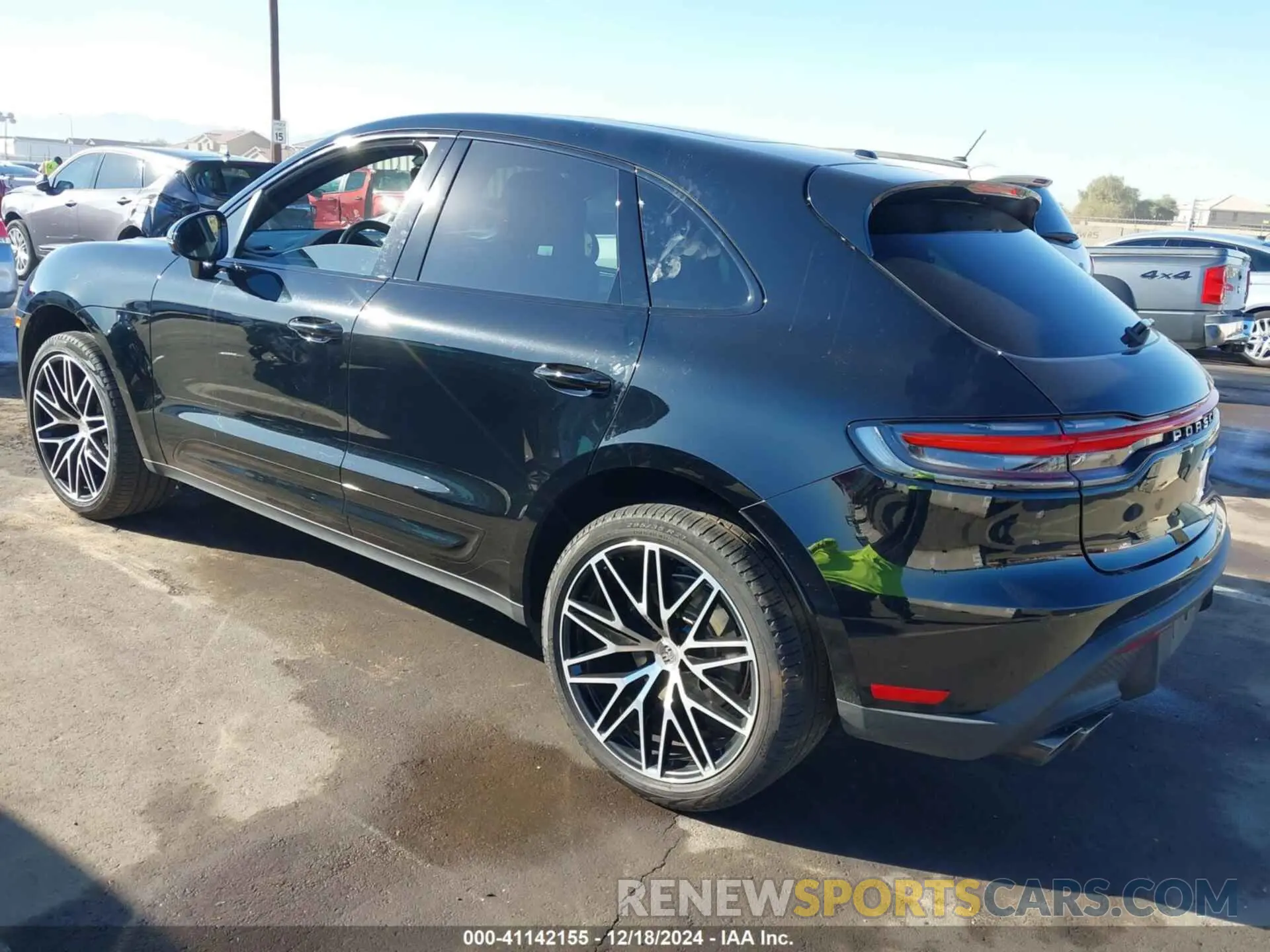 3 fotografías del automóvil dañado WP1AA2A5XPLB15591 PORSCHE MACAN 2023