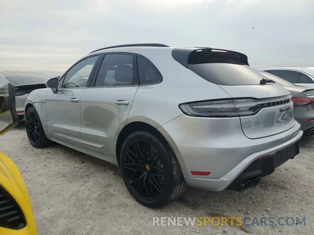 2 fotografías del automóvil dañado WP1AF2A53PLB56470 PORSCHE MACAN 2023