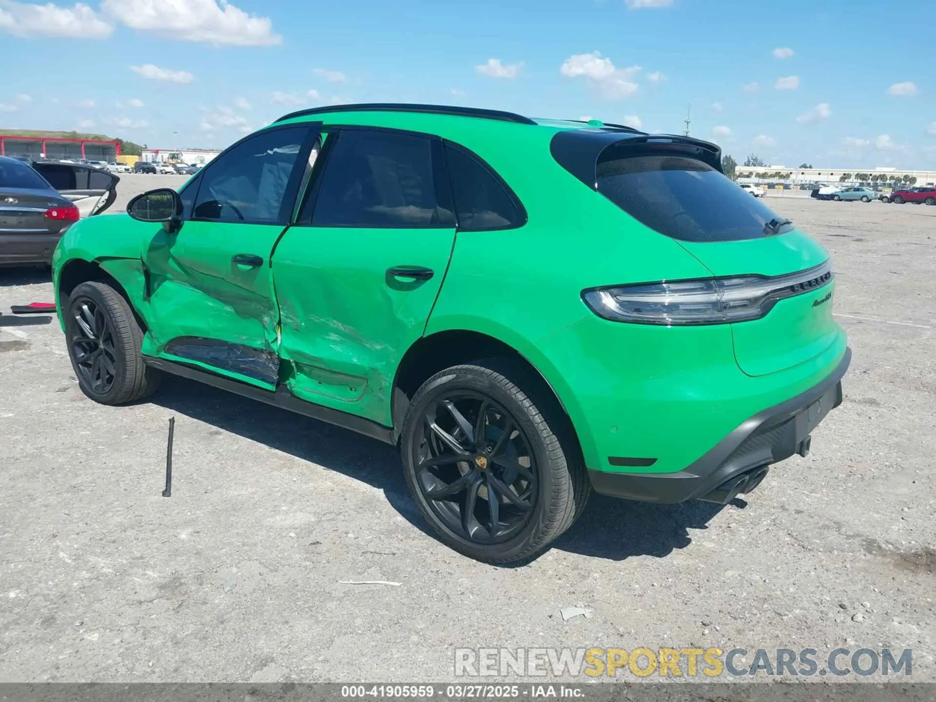 3 fotografías del automóvil dañado WP1AF2A55PLB56955 PORSCHE MACAN 2023