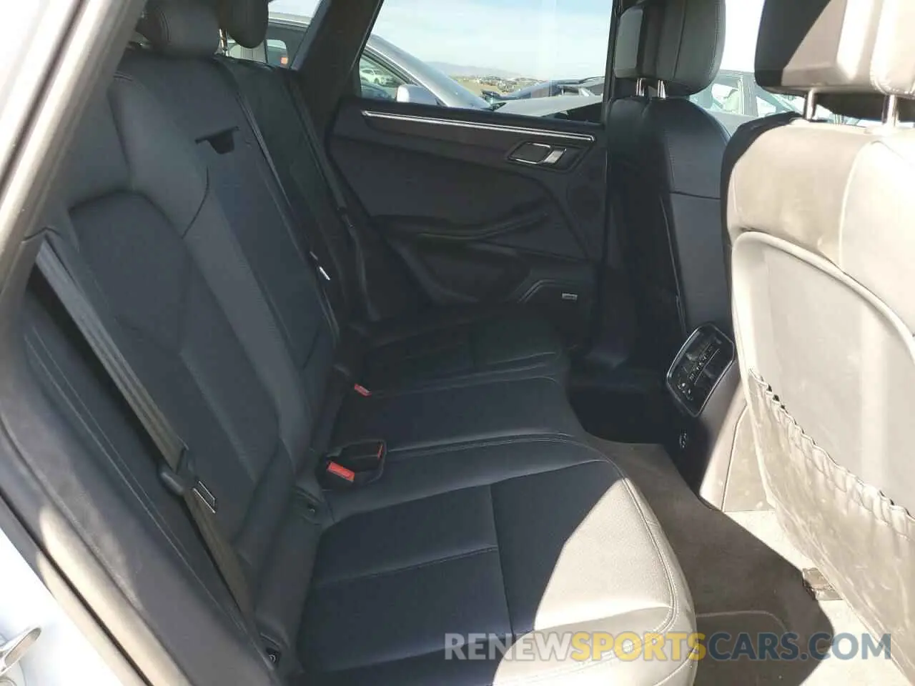 11 fotografías del automóvil dañado WP1AF2A56PLB55605 PORSCHE MACAN 2023
