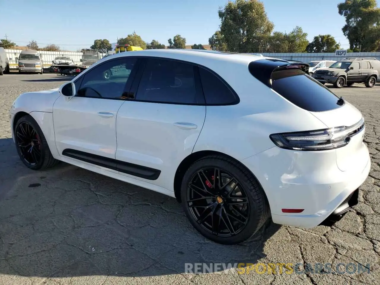 2 fotografías del automóvil dañado WP1AF2A56PLB55605 PORSCHE MACAN 2023