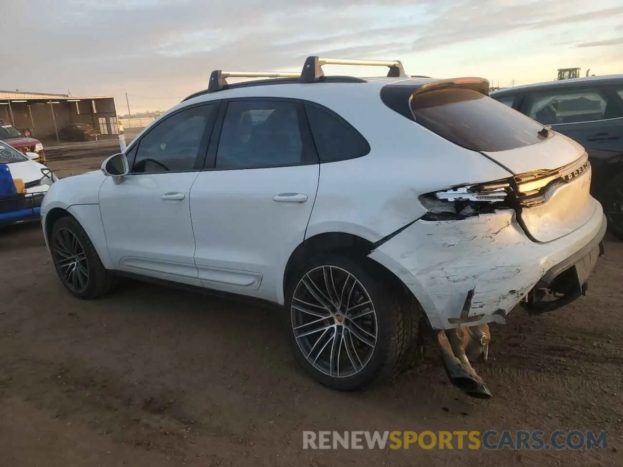 2 fotografías del automóvil dañado WP1AG2A56PLB38428 PORSCHE MACAN 2023
