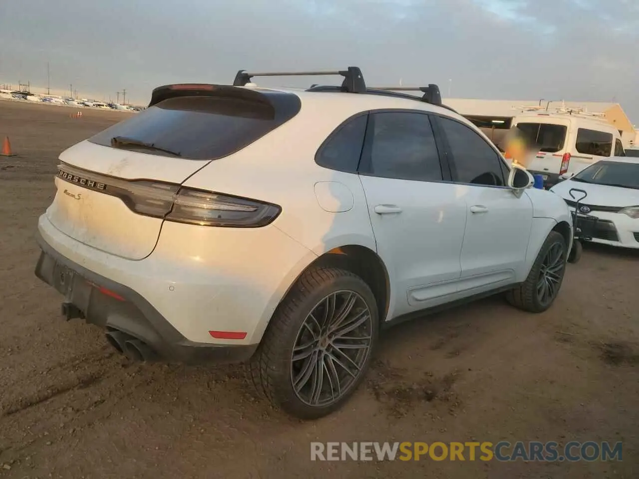 3 fotografías del automóvil dañado WP1AG2A56PLB38428 PORSCHE MACAN 2023