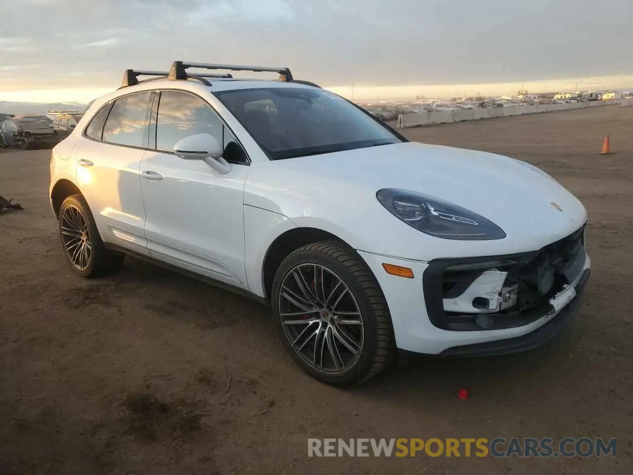 4 fotografías del automóvil dañado WP1AG2A56PLB38428 PORSCHE MACAN 2023