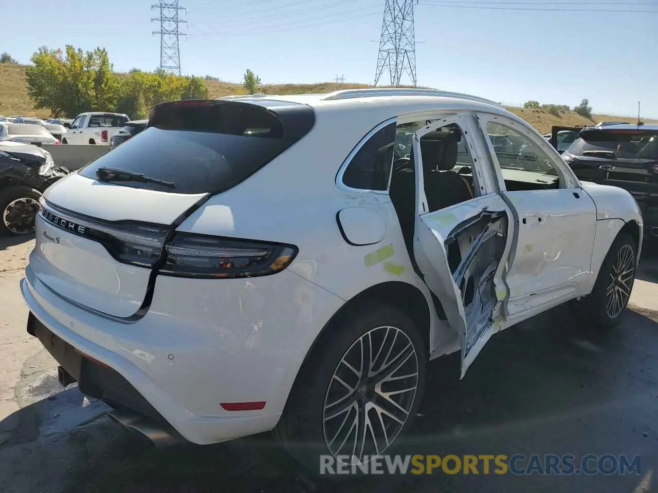 3 fotografías del automóvil dañado WP1AG2A57PLB36302 PORSCHE MACAN 2023