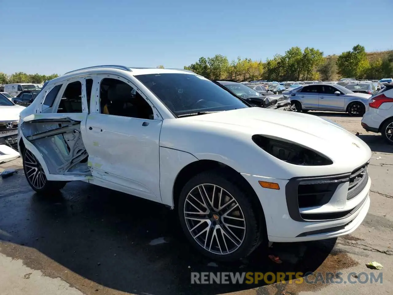 4 fotografías del automóvil dañado WP1AG2A57PLB36302 PORSCHE MACAN 2023