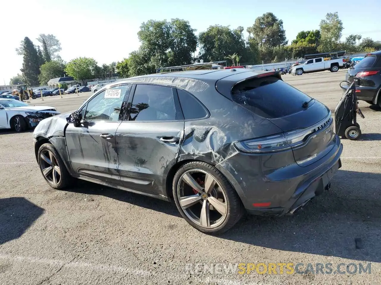 2 fotografías del automóvil dañado WP1AG2A58PLB40570 PORSCHE MACAN 2023