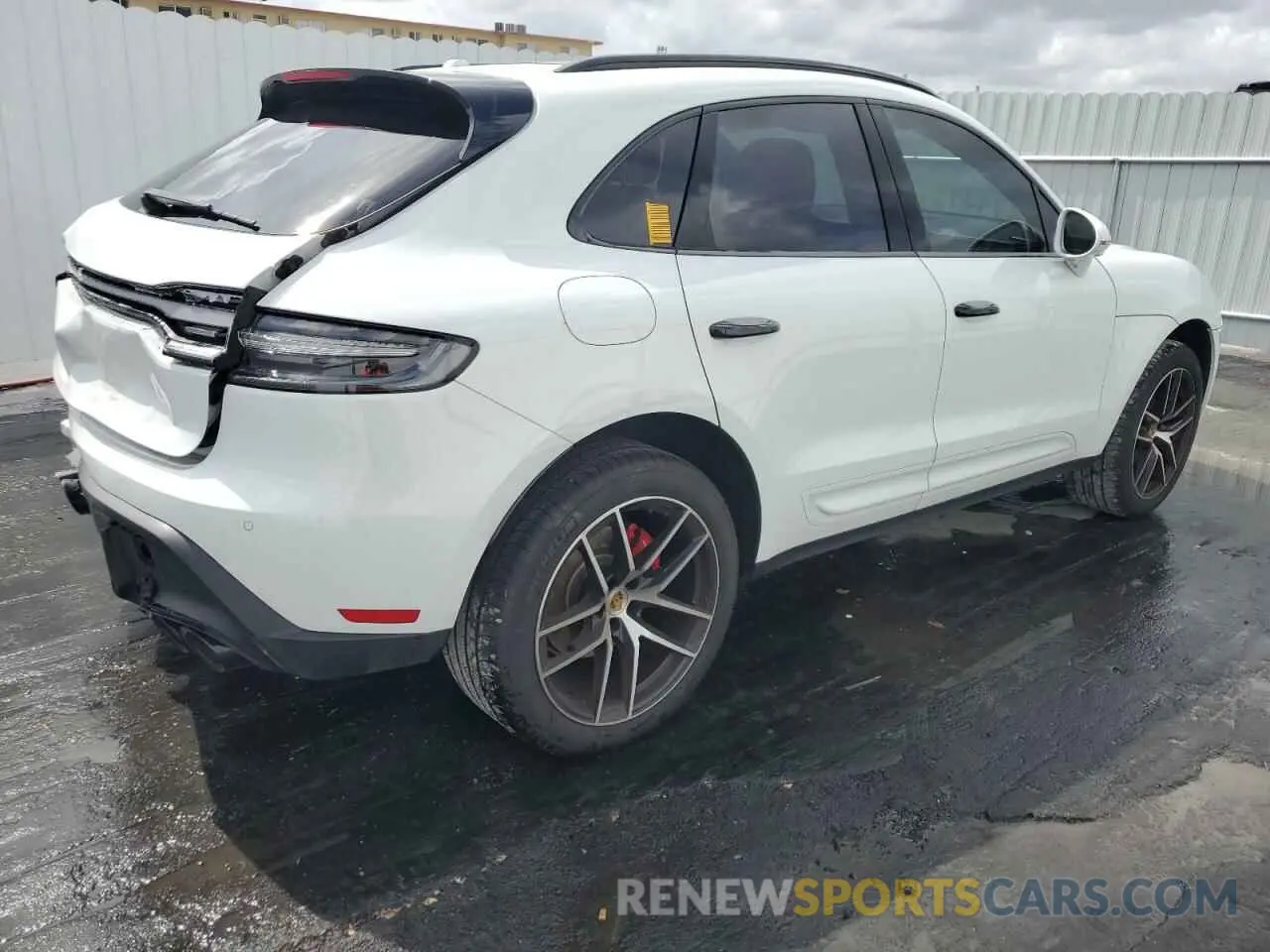 3 fotografías del automóvil dañado WP1AG2A58PLB41539 PORSCHE MACAN 2023