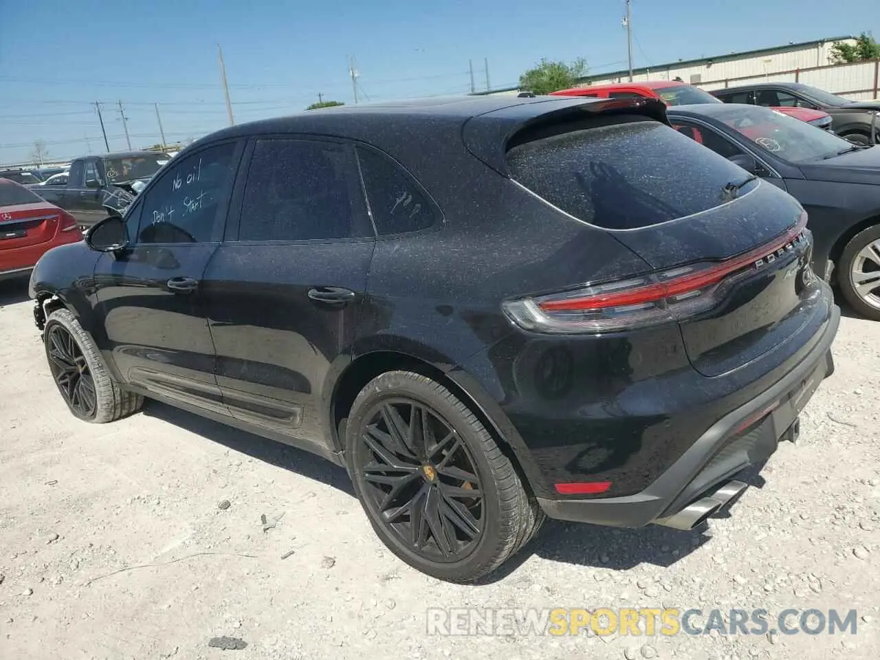 2 fotografías del automóvil dañado WP1AG2A59PLB39430 PORSCHE MACAN 2023