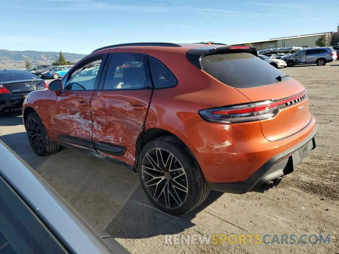 2 fotografías del automóvil dañado WP1AG2A5XPLB40313 PORSCHE MACAN 2023