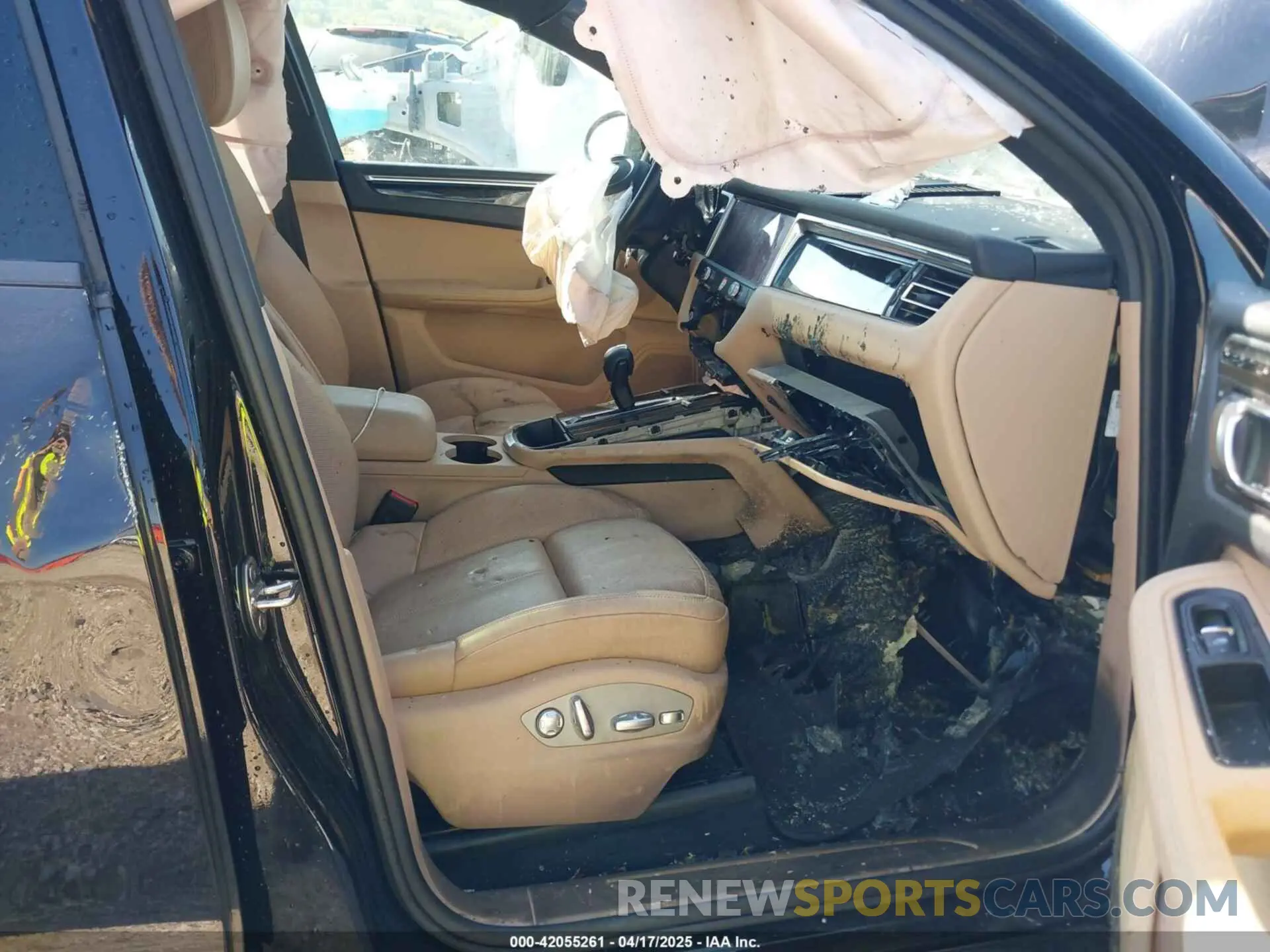 5 fotografías del automóvil dañado WP1AA2A52RLB13871 PORSCHE MACAN 2024
